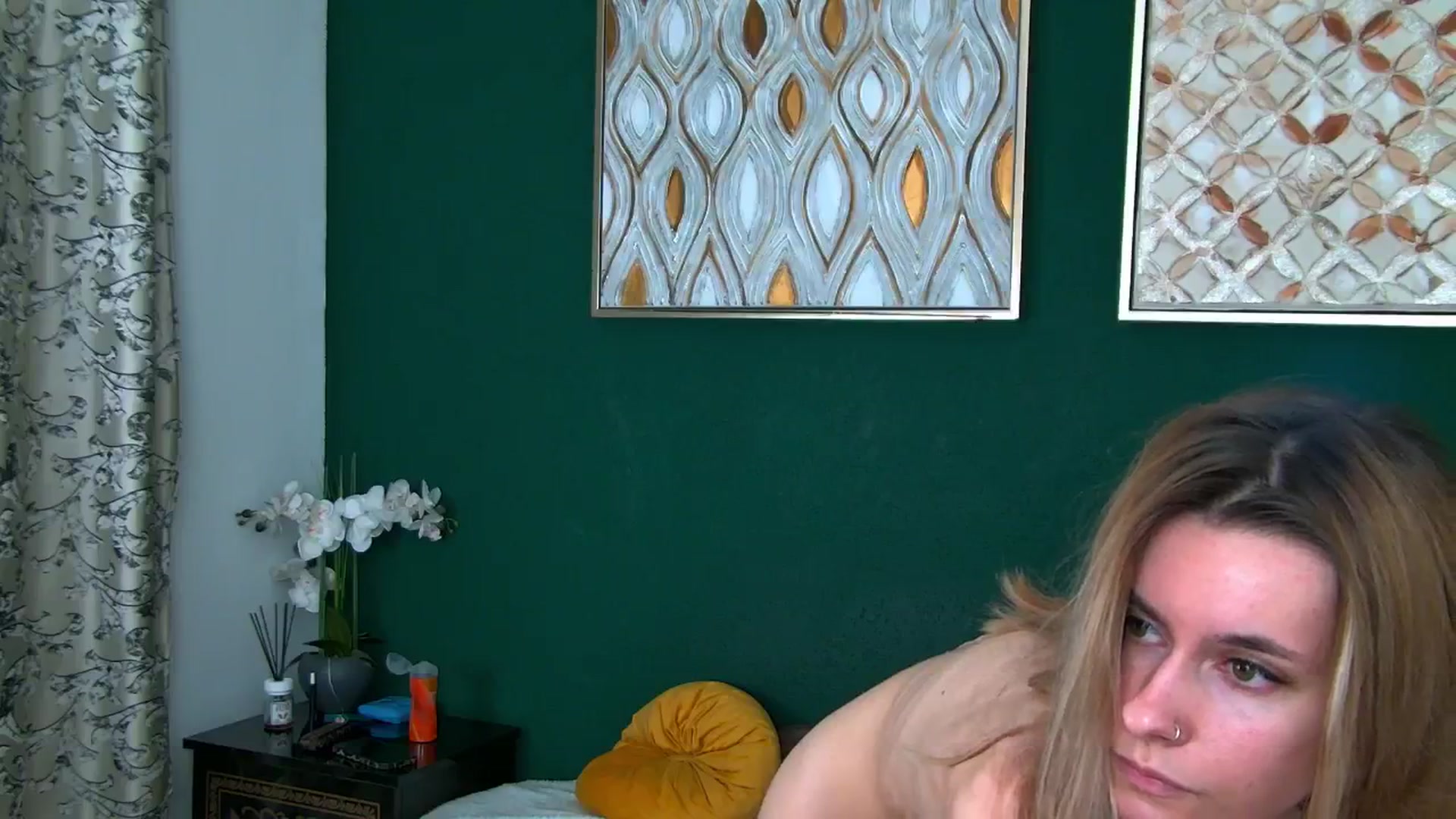 Gallery image thumbnail from RoxanneJoy's myfreecams stream on, 12/09/2025, 06:38 image 10 of 20