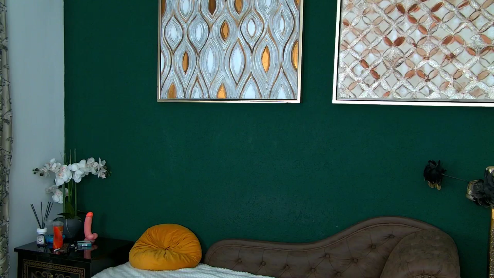 Gallery image thumbnail from RoxanneJoy's myfreecams stream on, 12/10/2025, 11:16 image 5 of 20
