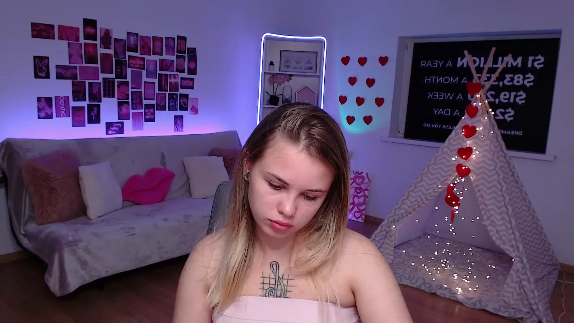 Gallery image thumbnail from Roxena's myfreecams stream on, 07/03/2025, 11:25 image 12 of 20