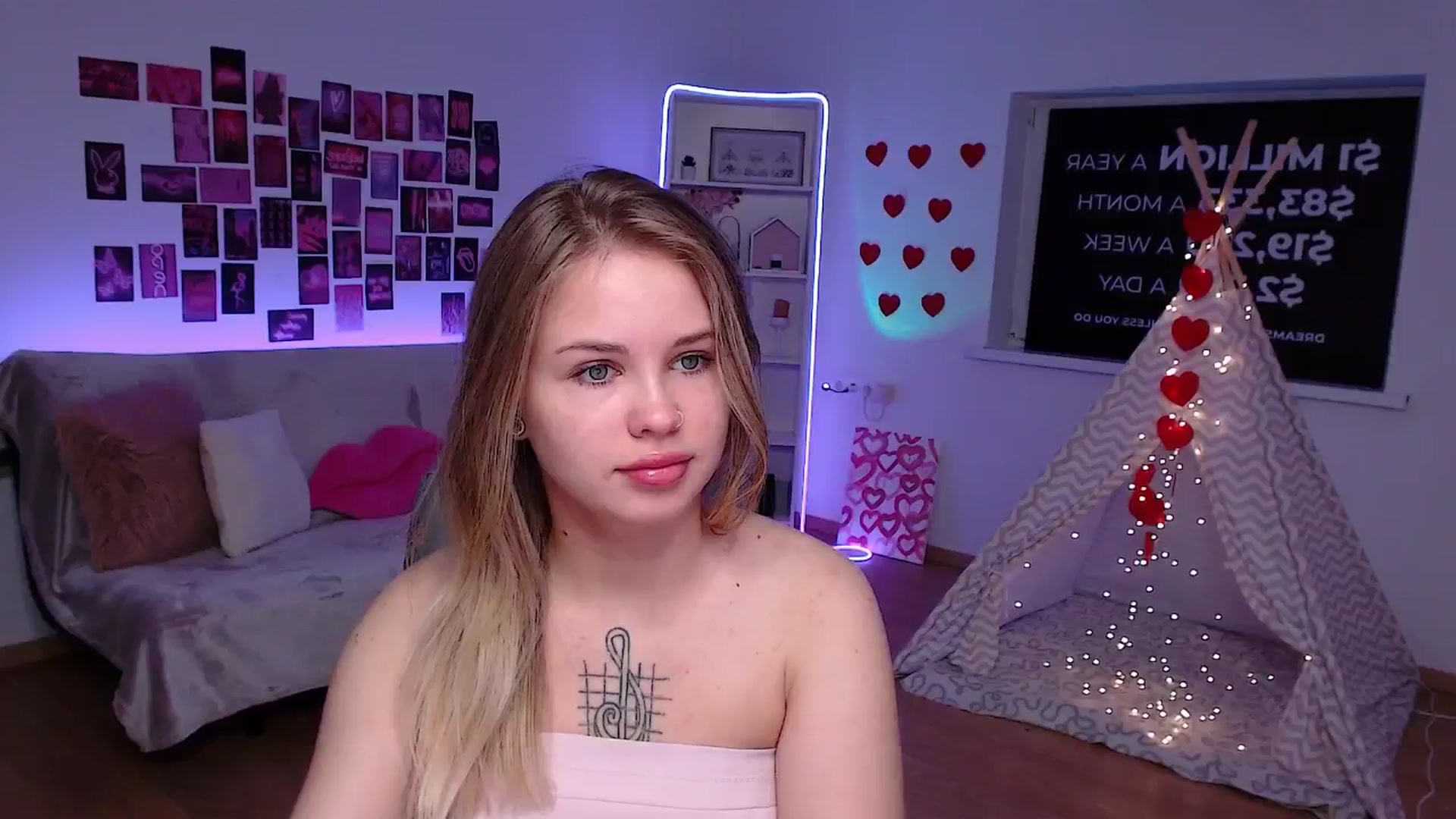 Gallery image thumbnail from Roxena's myfreecams stream on, 07/03/2025, 11:25 image 9 of 20