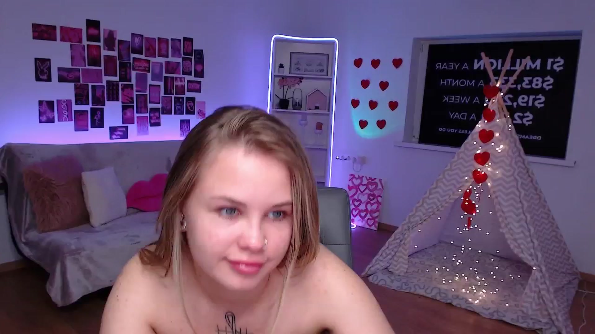 Gallery image thumbnail from Roxena's myfreecams stream on, 07/03/2025, 11:25 image 18 of 20
