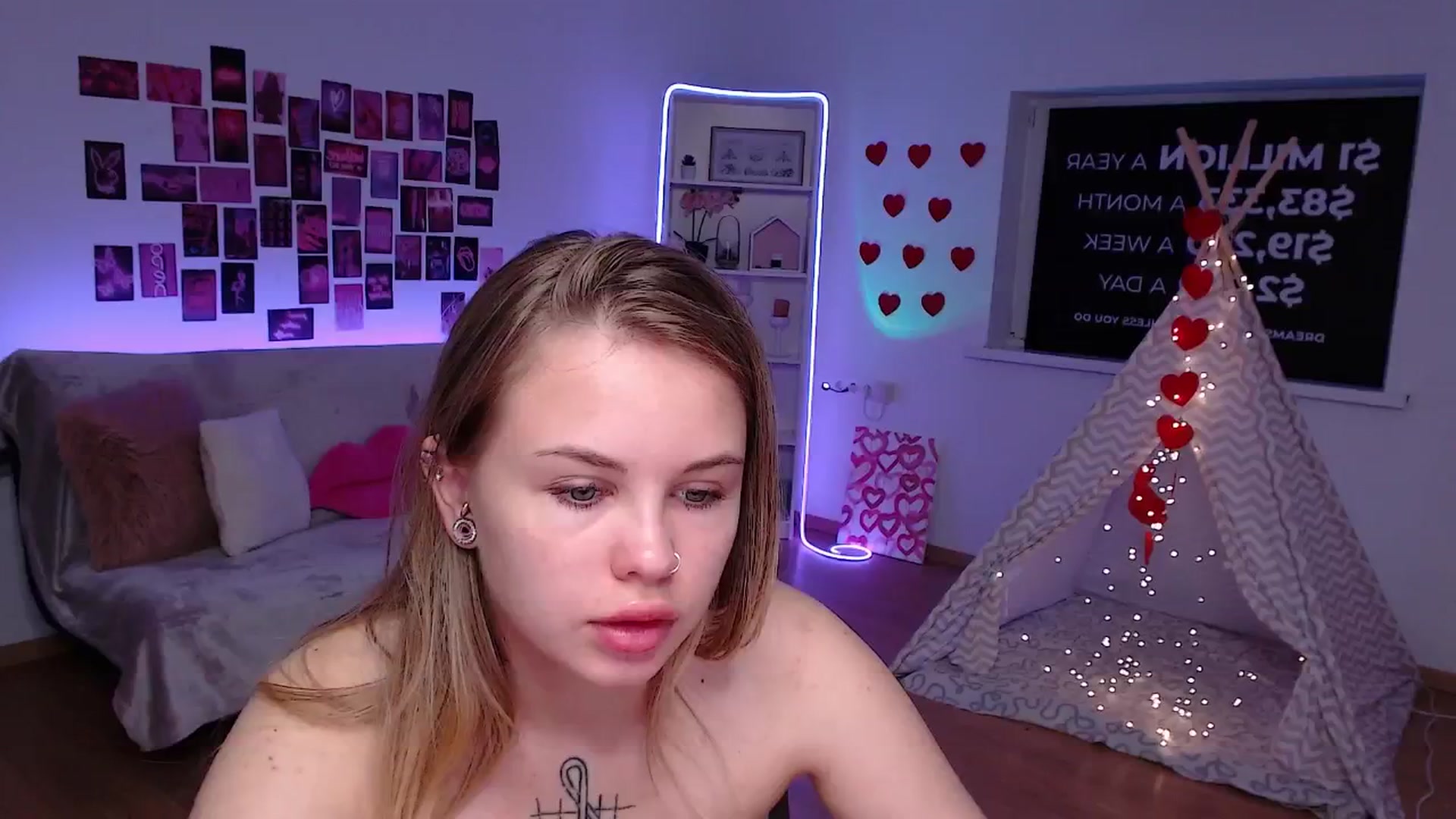 Gallery image thumbnail from Roxena's myfreecams stream on, 07/03/2025, 11:25 image 20 of 20