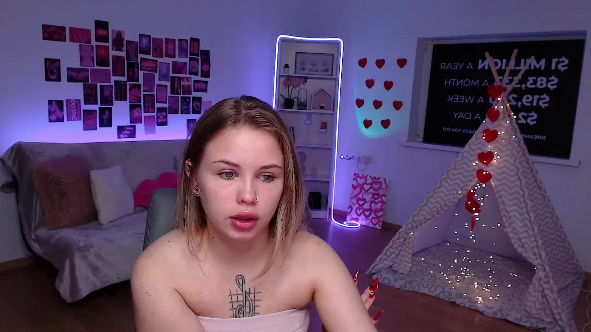 Gallery image thumbnail from Roxena's myfreecams stream on, 07/03/2025, 11:25 image 7 of 20