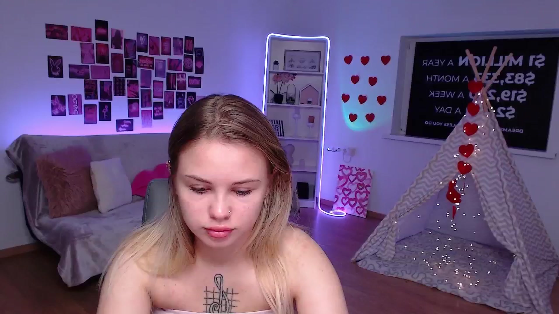 Gallery image thumbnail from Roxena's myfreecams stream on, 07/03/2025, 11:25 image 6 of 20