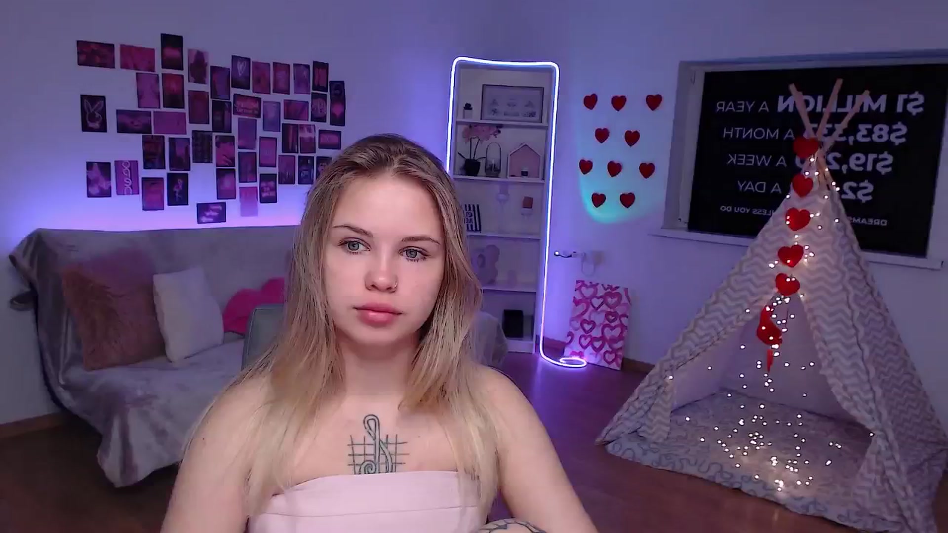 Gallery image thumbnail from Roxena's myfreecams stream on, 07/03/2025, 11:25 image 3 of 20
