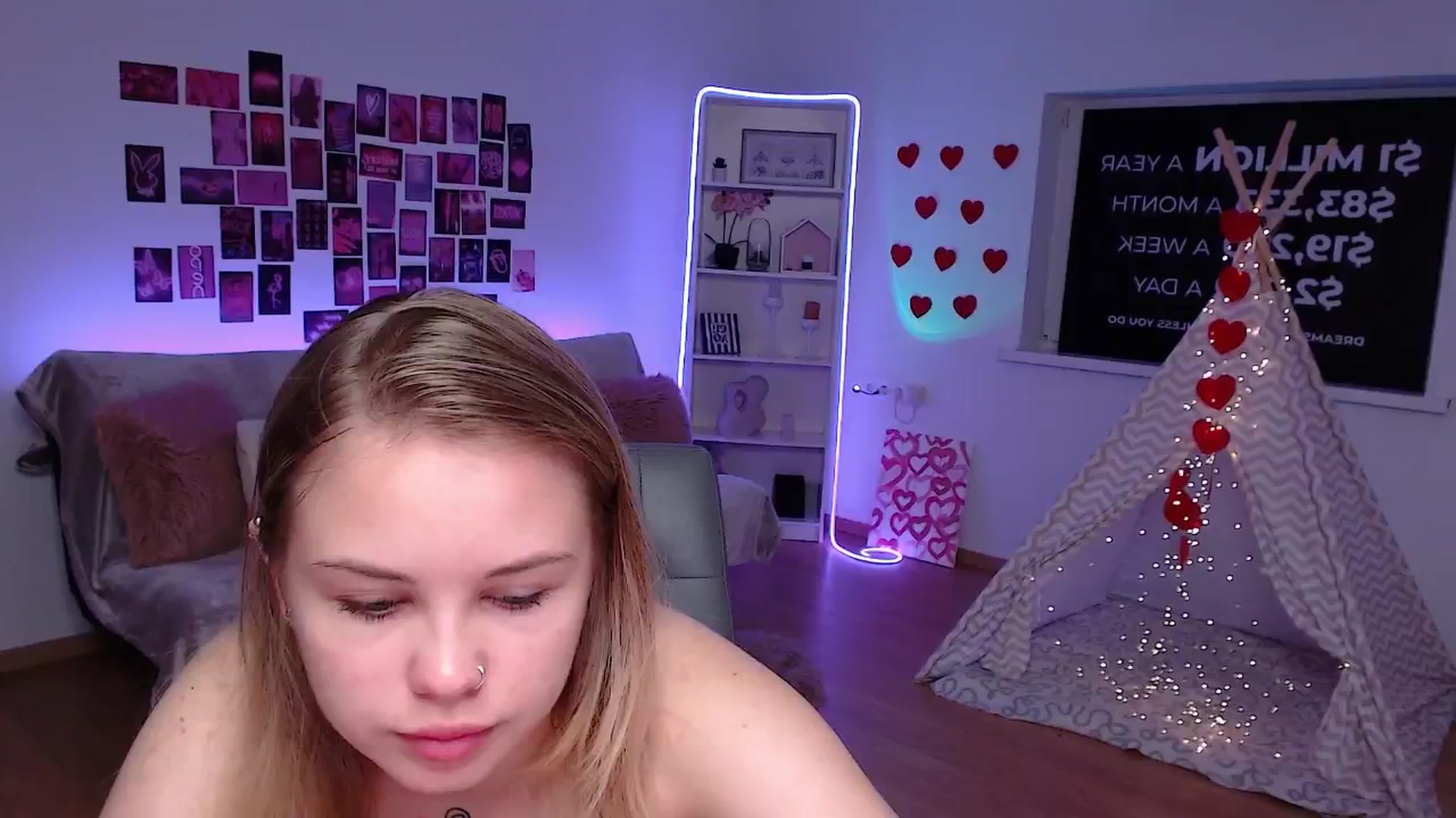 Gallery image thumbnail from Roxena's myfreecams stream on, 07/03/2025, 11:25 image 2 of 20