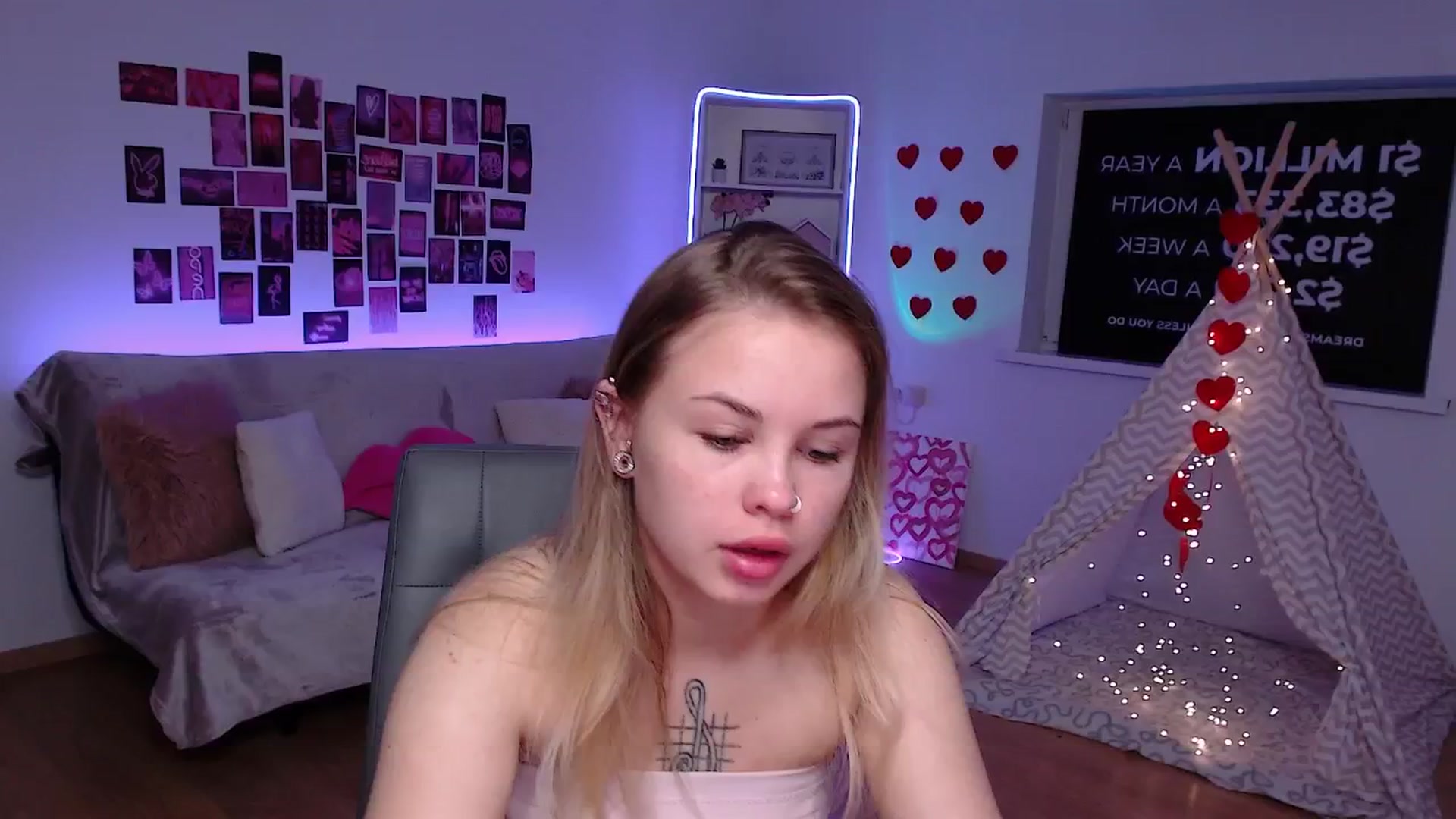 Gallery image thumbnail from Roxena's myfreecams stream on, 07/03/2025, 11:25 image 1 of 20