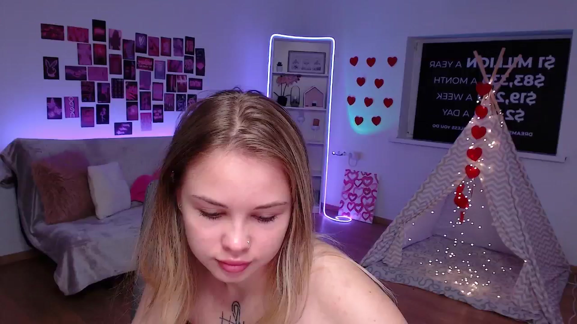 Gallery image thumbnail from Roxena's myfreecams stream on, 07/03/2025, 11:25 image 8 of 20