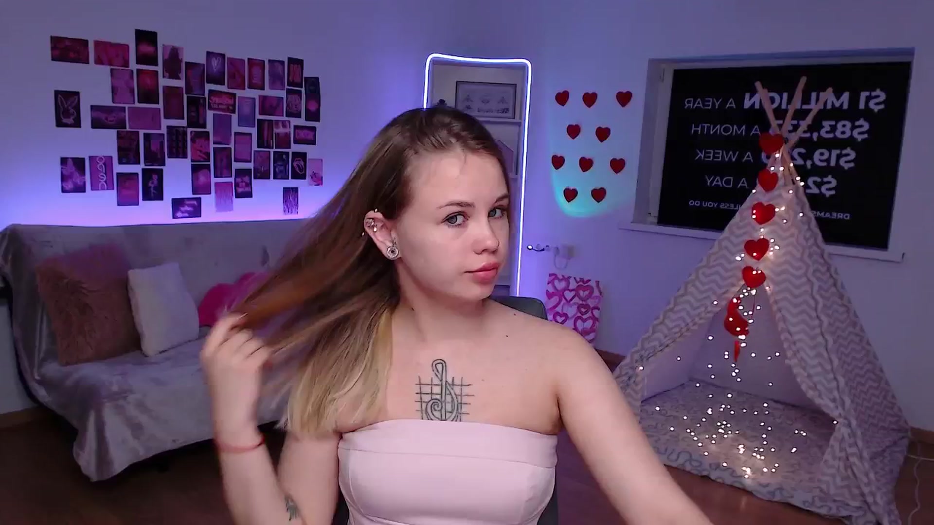 Gallery image thumbnail from Roxena's myfreecams stream on, 07/03/2025, 11:25 image 15 of 20
