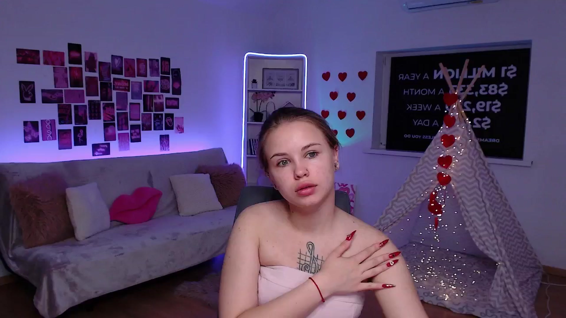 Gallery image thumbnail from Roxena's myfreecams stream on, 07/03/2025, 13:02 image 9 of 20