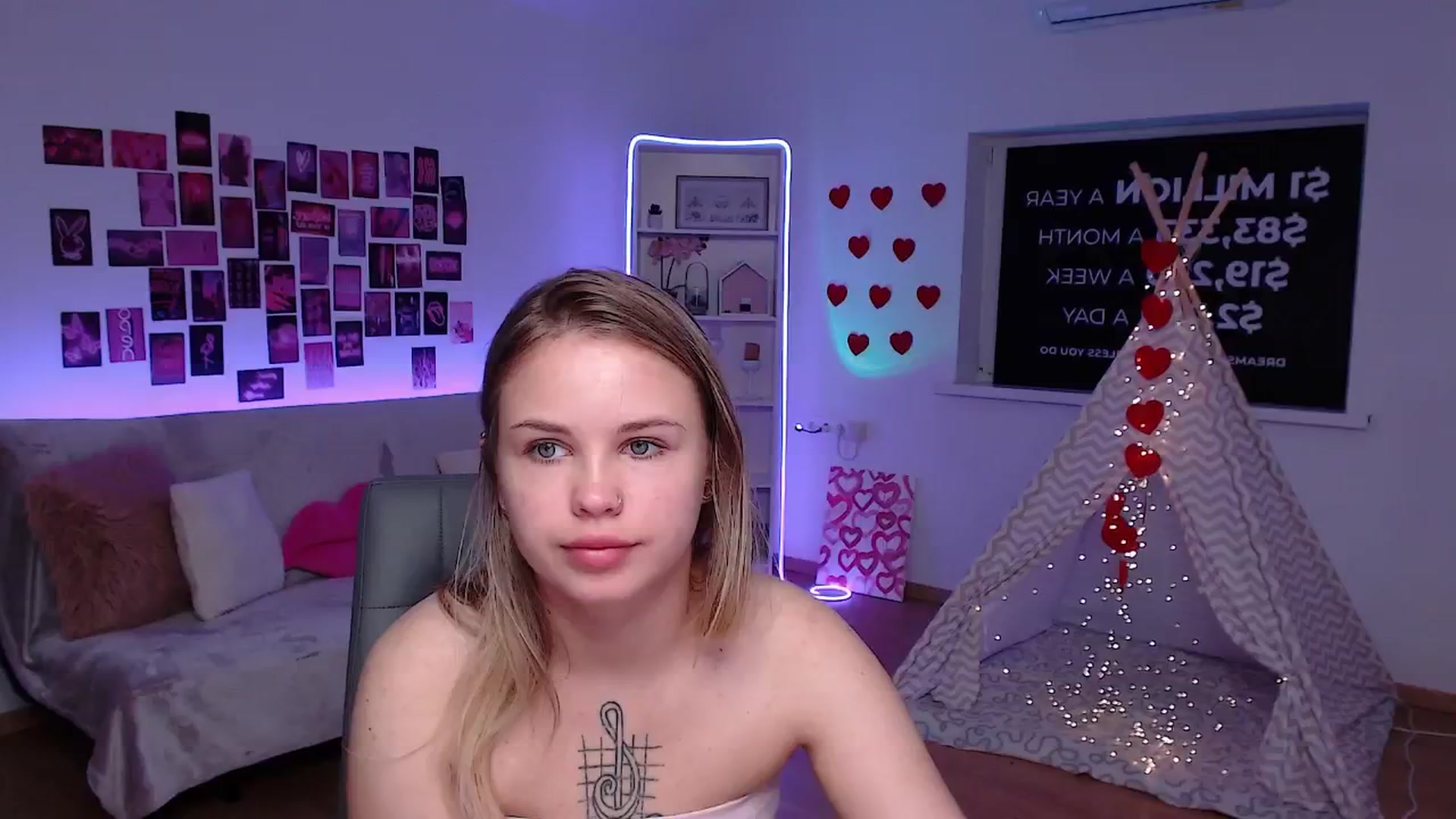 Gallery image thumbnail from Roxena's myfreecams stream on, 07/03/2025, 13:02 image 18 of 20