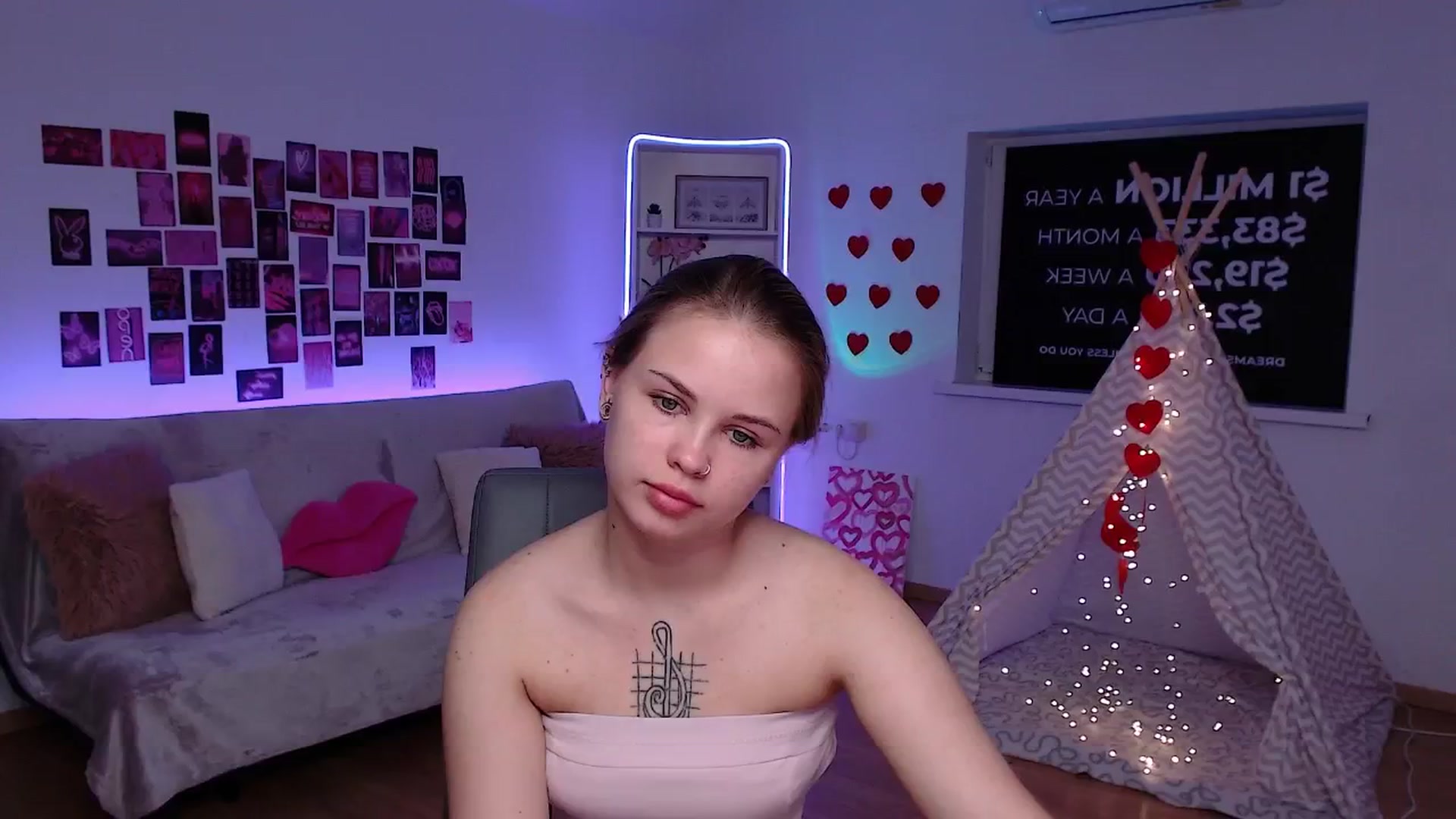 Gallery image thumbnail from Roxena's myfreecams stream on, 07/03/2025, 13:02 image 8 of 20