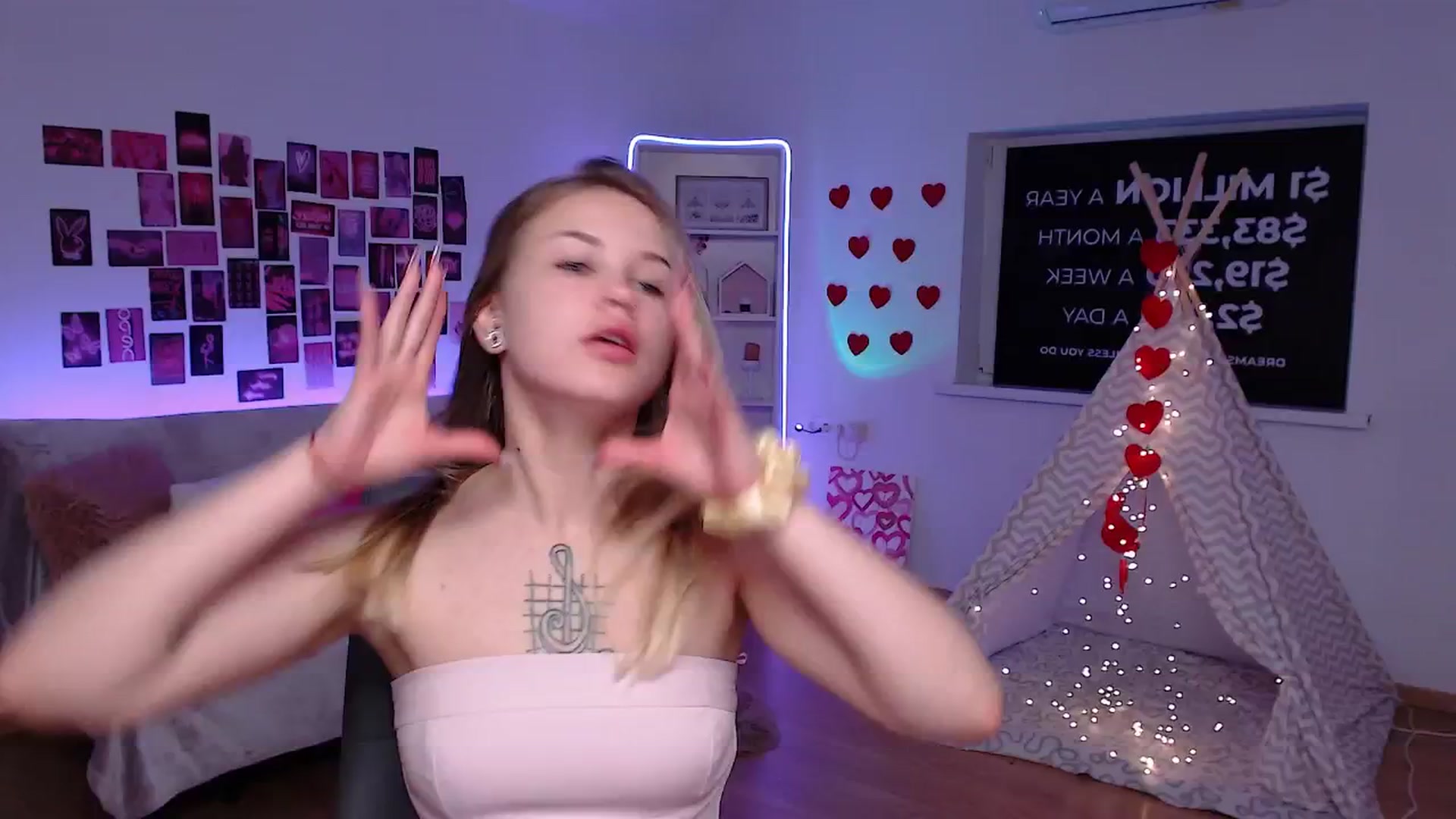 Gallery image thumbnail from Roxena's myfreecams stream on, 07/03/2025, 13:02 image 17 of 20