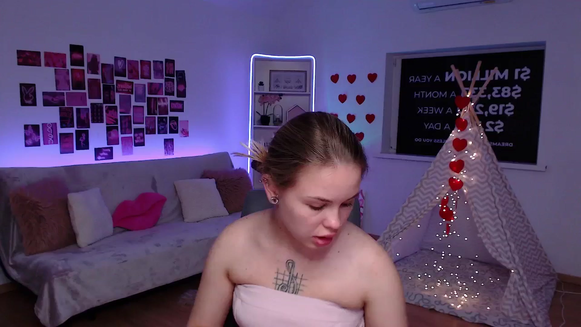 Gallery image thumbnail from Roxena's myfreecams stream on, 07/03/2025, 13:02 image 11 of 20