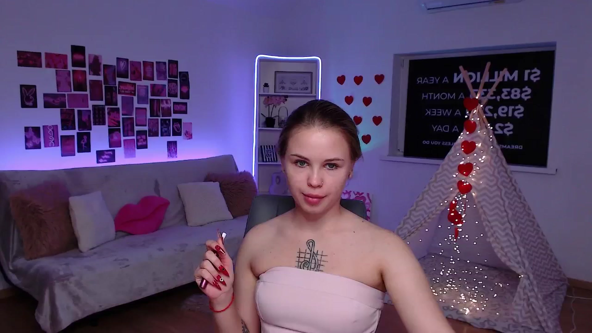 Gallery image thumbnail from Roxena's myfreecams stream on, 07/03/2025, 13:02 image 10 of 20