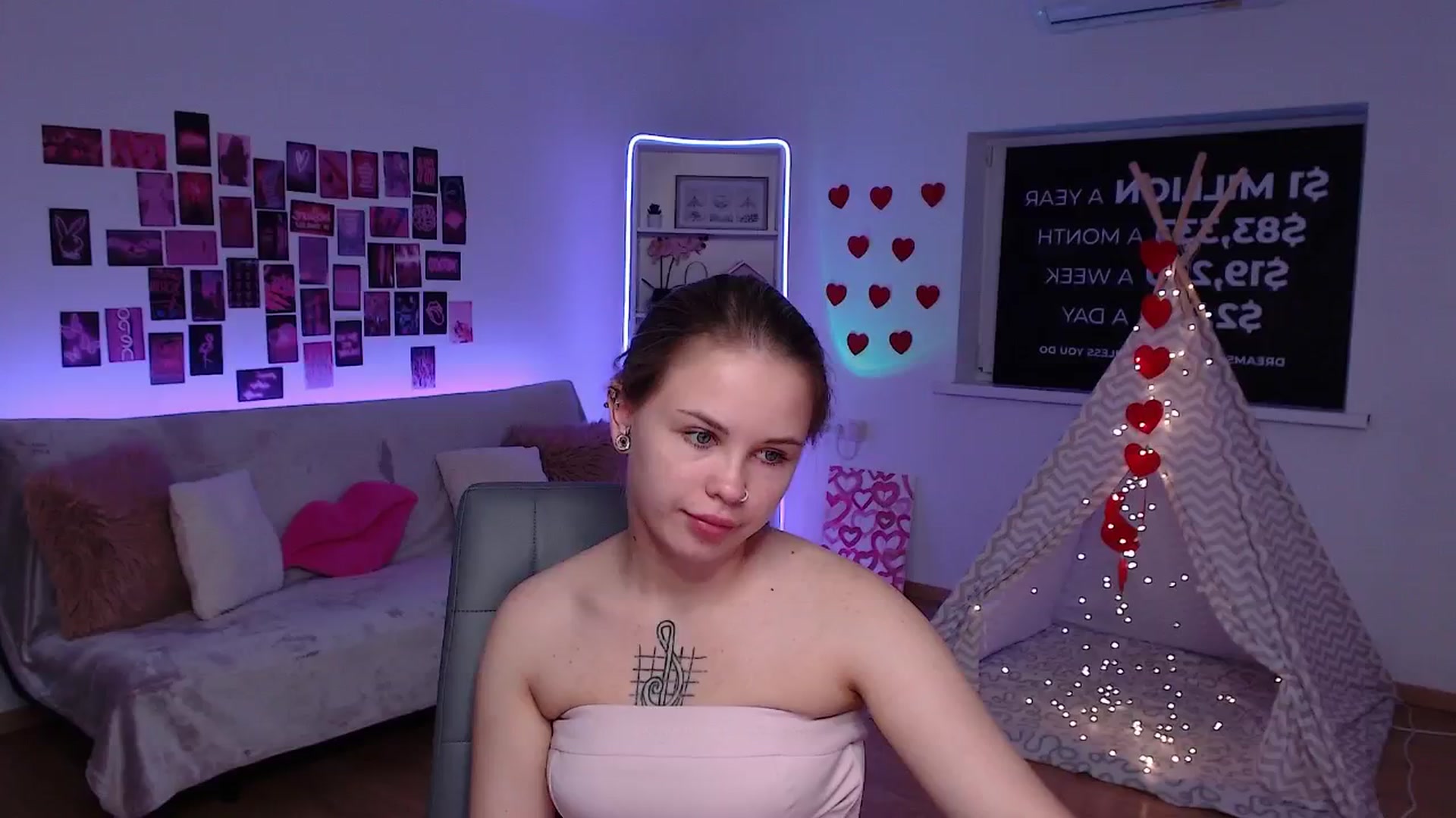 Gallery image thumbnail from Roxena's myfreecams stream on, 07/03/2025, 13:02 image 6 of 20