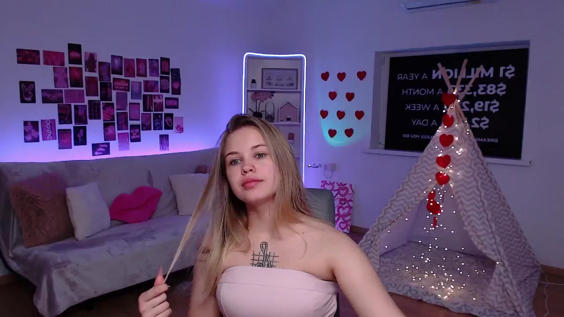 Gallery image thumbnail from Roxena's myfreecams stream on, 07/03/2025, 14:02 image 4 of 20