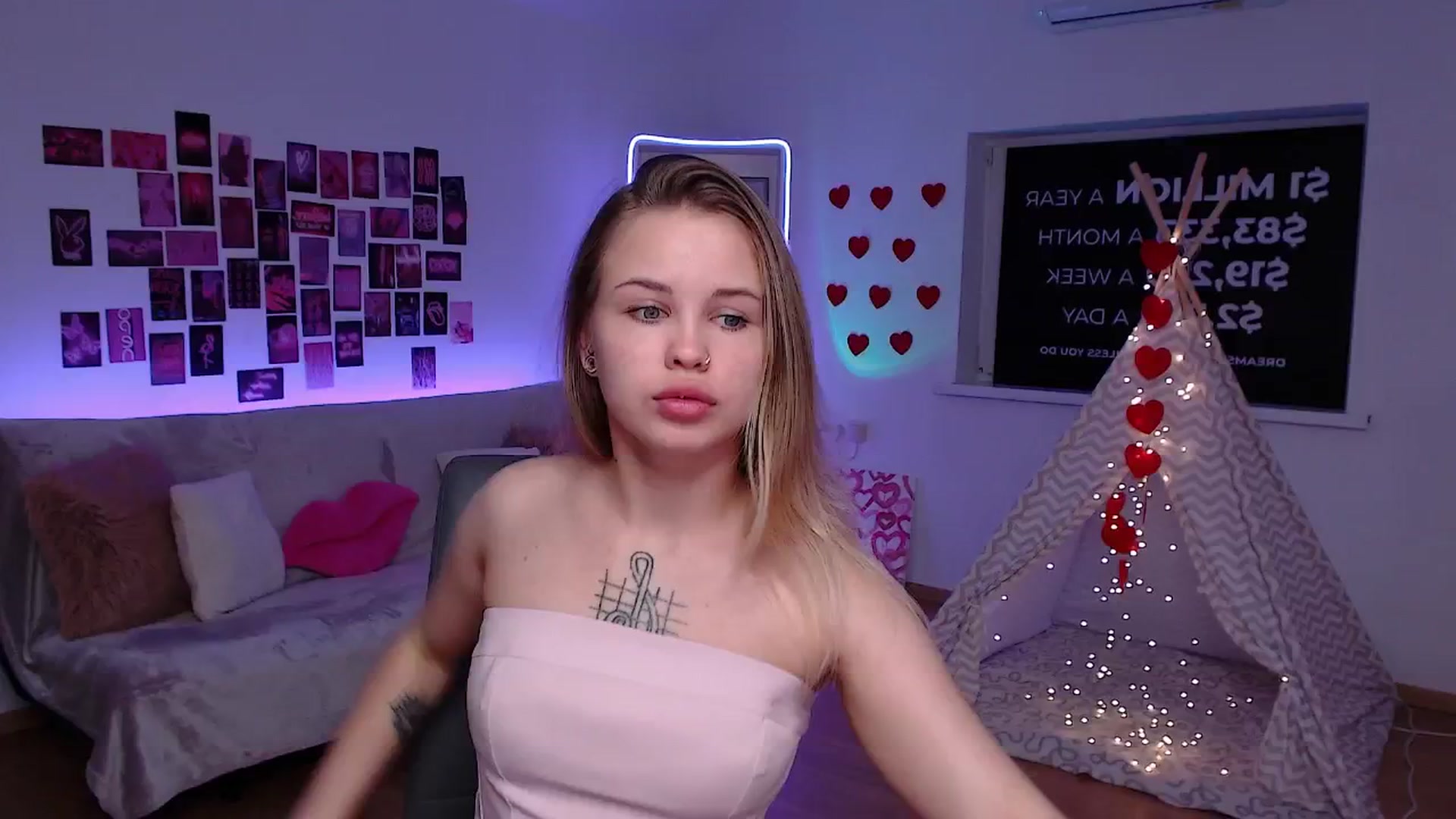Gallery image thumbnail from Roxena's myfreecams stream on, 07/03/2025, 14:02 image 3 of 20
