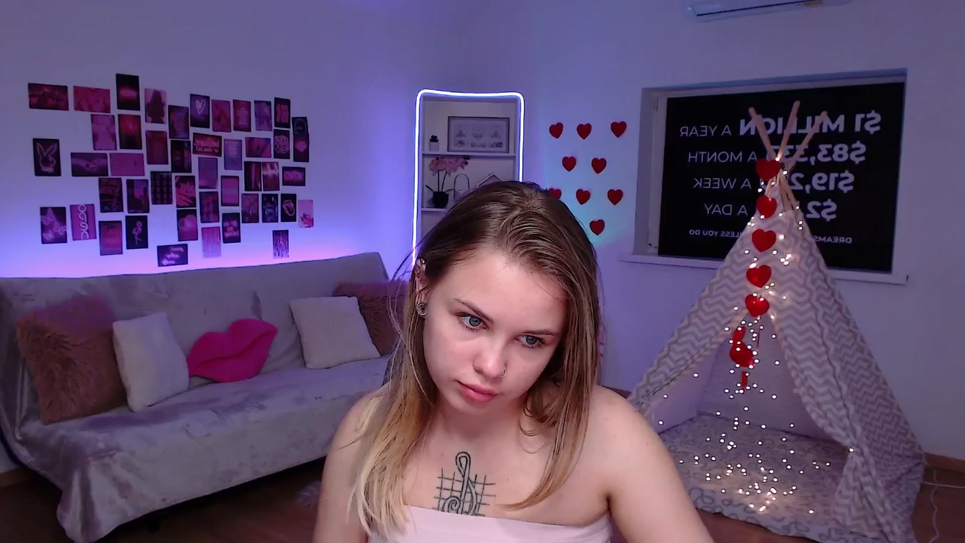 Gallery image thumbnail from Roxena's myfreecams stream on, 07/03/2025, 14:02 image 13 of 20