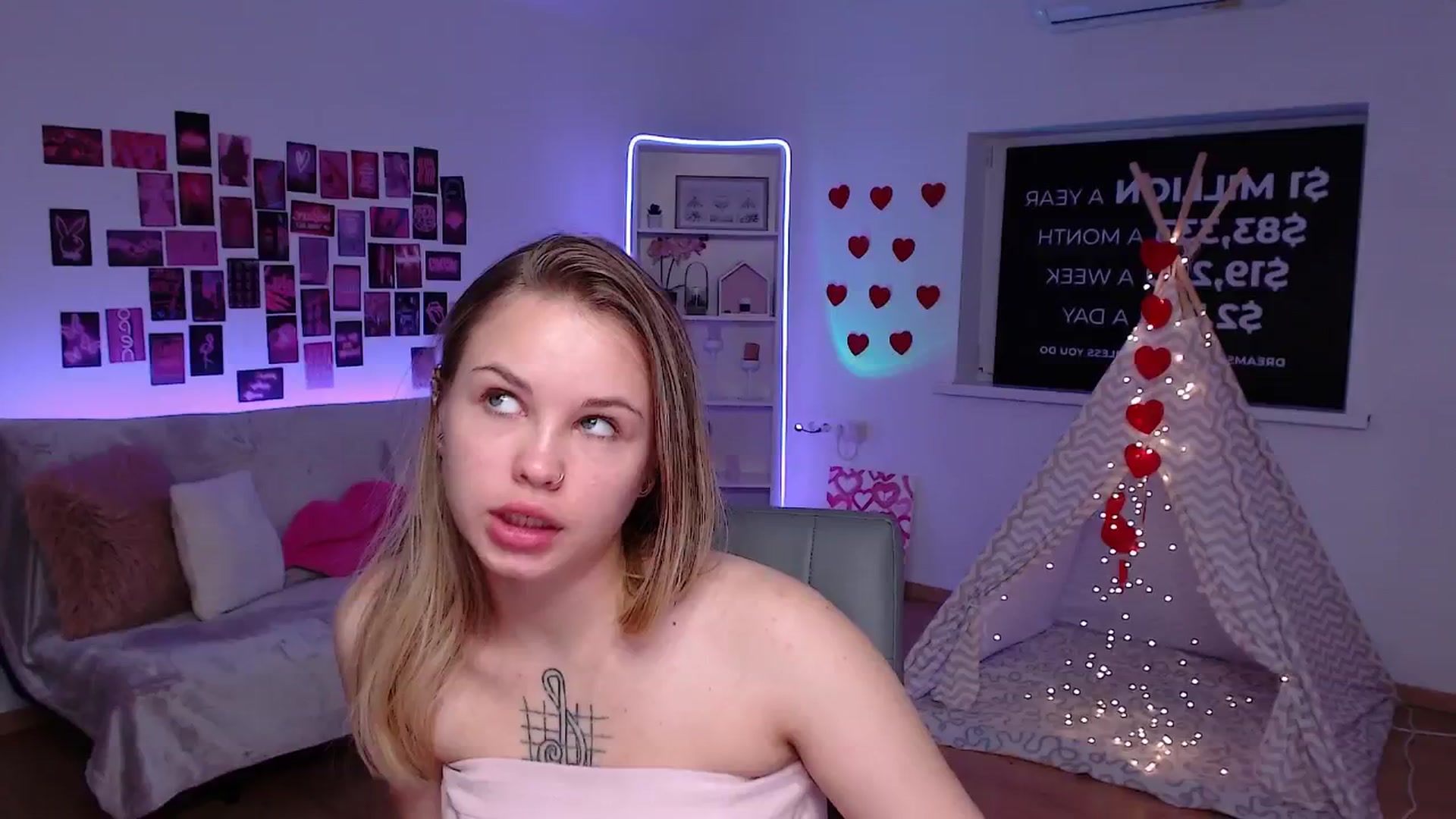 Gallery image thumbnail from Roxena's myfreecams stream on, 07/03/2025, 14:02 image 12 of 20