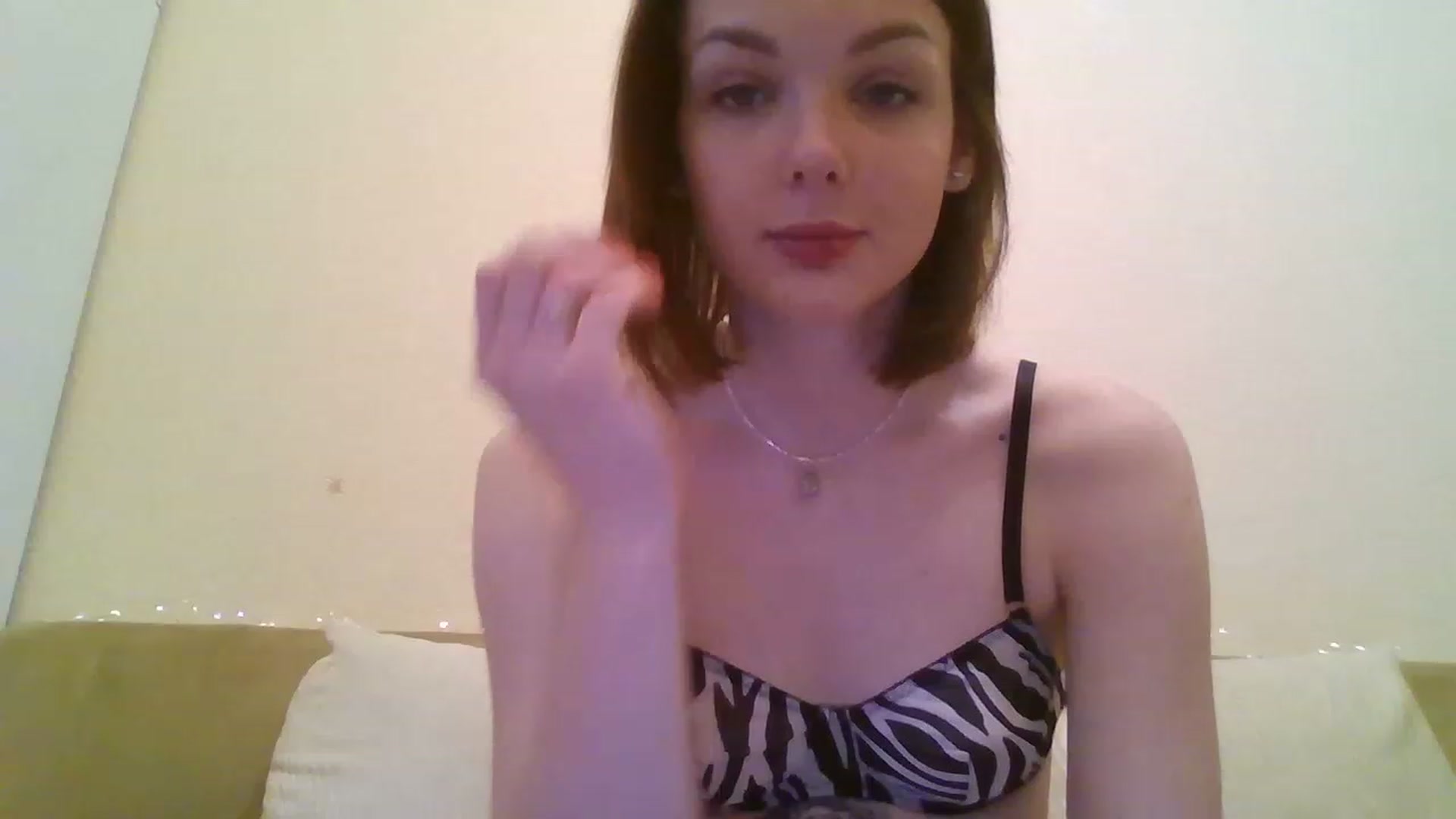Gallery image thumbnail from RoxieSinner's myfreecams stream on, 12/01/2022, 13:05 image 18 of 20
