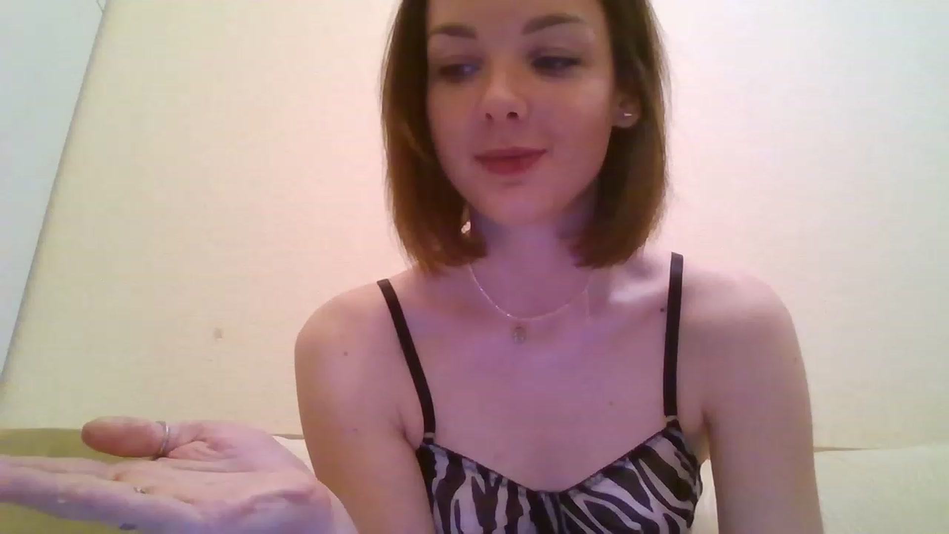 Gallery image thumbnail from RoxieSinner's myfreecams stream on, 12/01/2022, 16:00 image 2 of 20