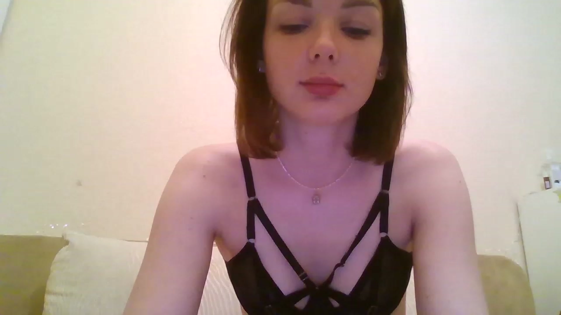 Gallery image thumbnail from RoxieSinner's myfreecams stream on, 12/04/2022, 14:11 image 17 of 20