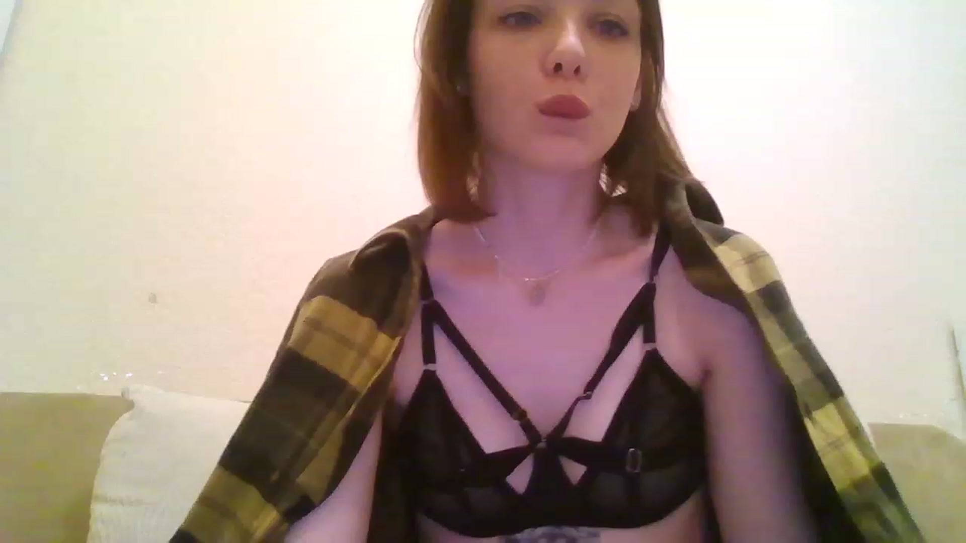 Gallery image thumbnail from RoxieSinner's myfreecams stream on, 12/04/2022, 16:13 image 17 of 20