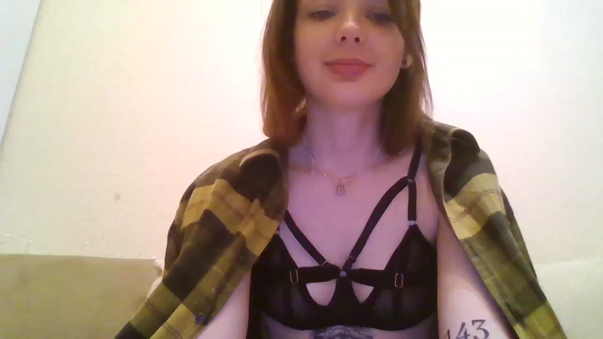 Gallery image thumbnail from RoxieSinner's myfreecams stream on, 12/18/2022, 11:20 image 15 of 20