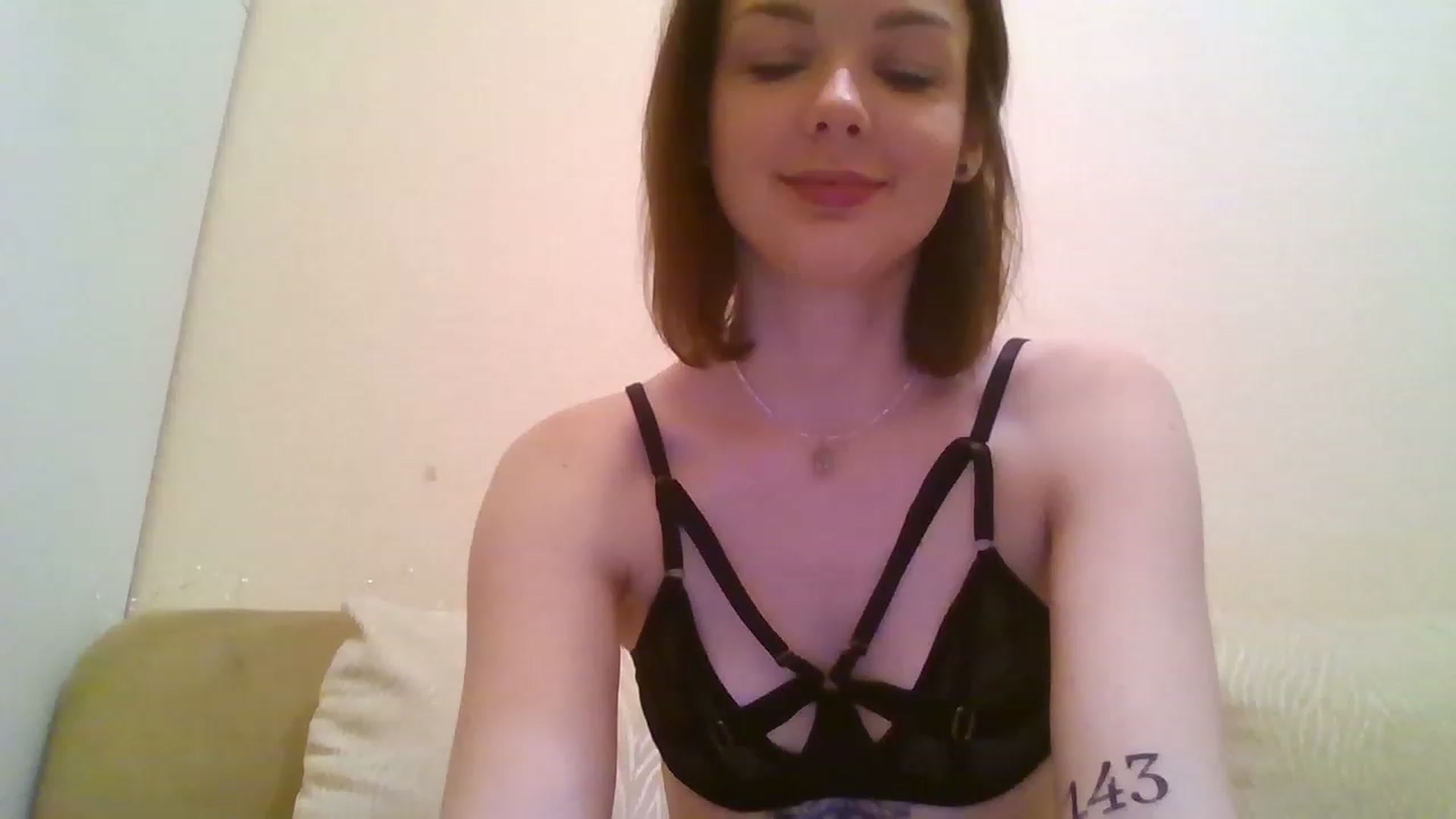 Gallery image thumbnail from RoxieSinner's myfreecams stream on, 12/18/2022, 13:28 image 14 of 20