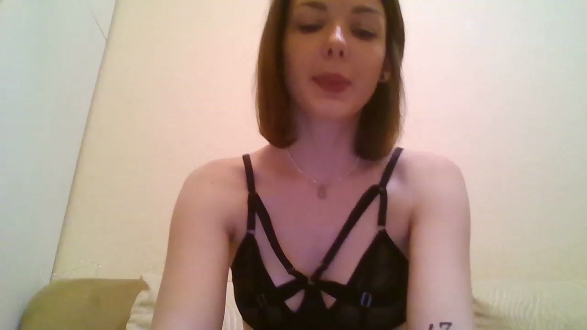 Gallery image thumbnail from RoxieSinner's myfreecams stream on, 12/18/2022, 13:28 image 18 of 20