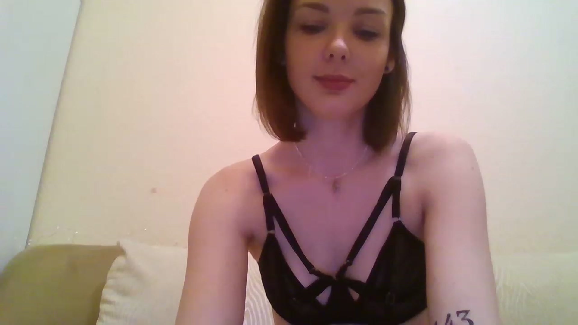 Gallery image thumbnail from RoxieSinner's myfreecams stream on, 12/18/2022, 17:43 image 16 of 20