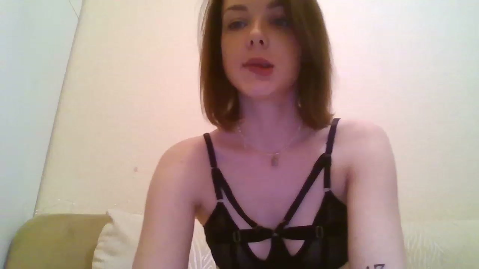 Gallery image thumbnail from RoxieSinner's myfreecams stream on, 12/18/2022, 17:43 image 3 of 20