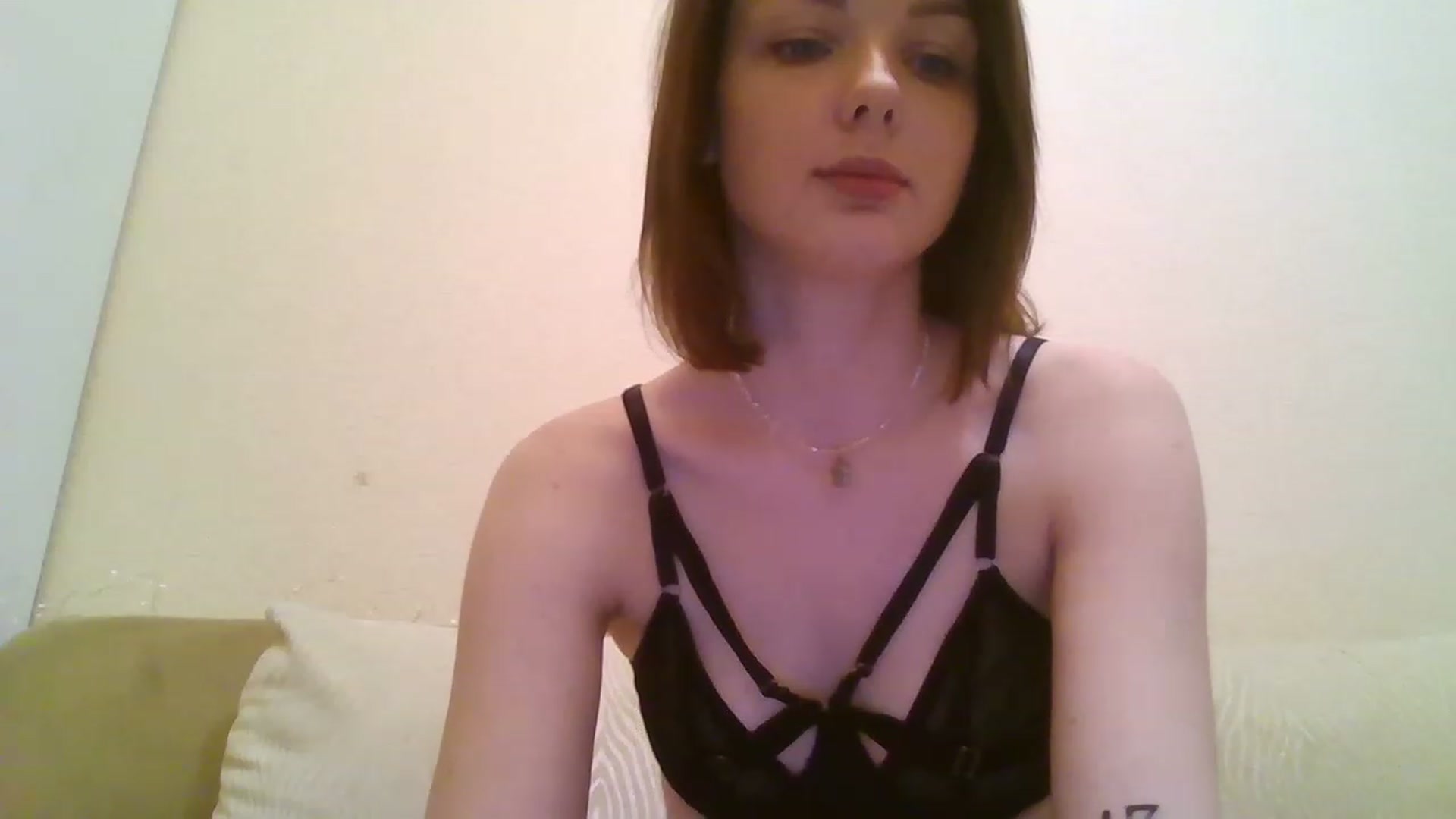 Gallery image thumbnail from RoxieSinner's myfreecams stream on, 12/18/2022, 17:43 image 17 of 20