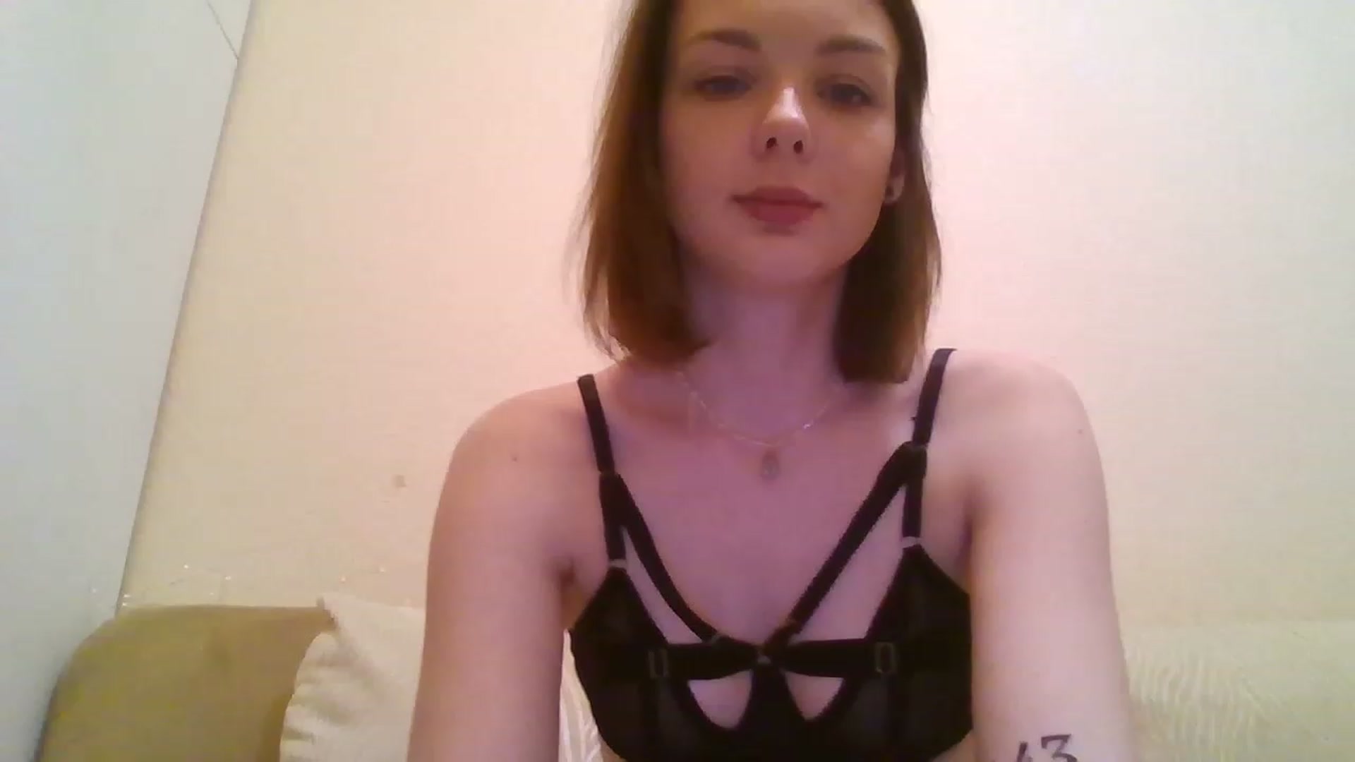 Gallery image thumbnail from RoxieSinner's myfreecams stream on, 12/18/2022, 17:43 image 1 of 20