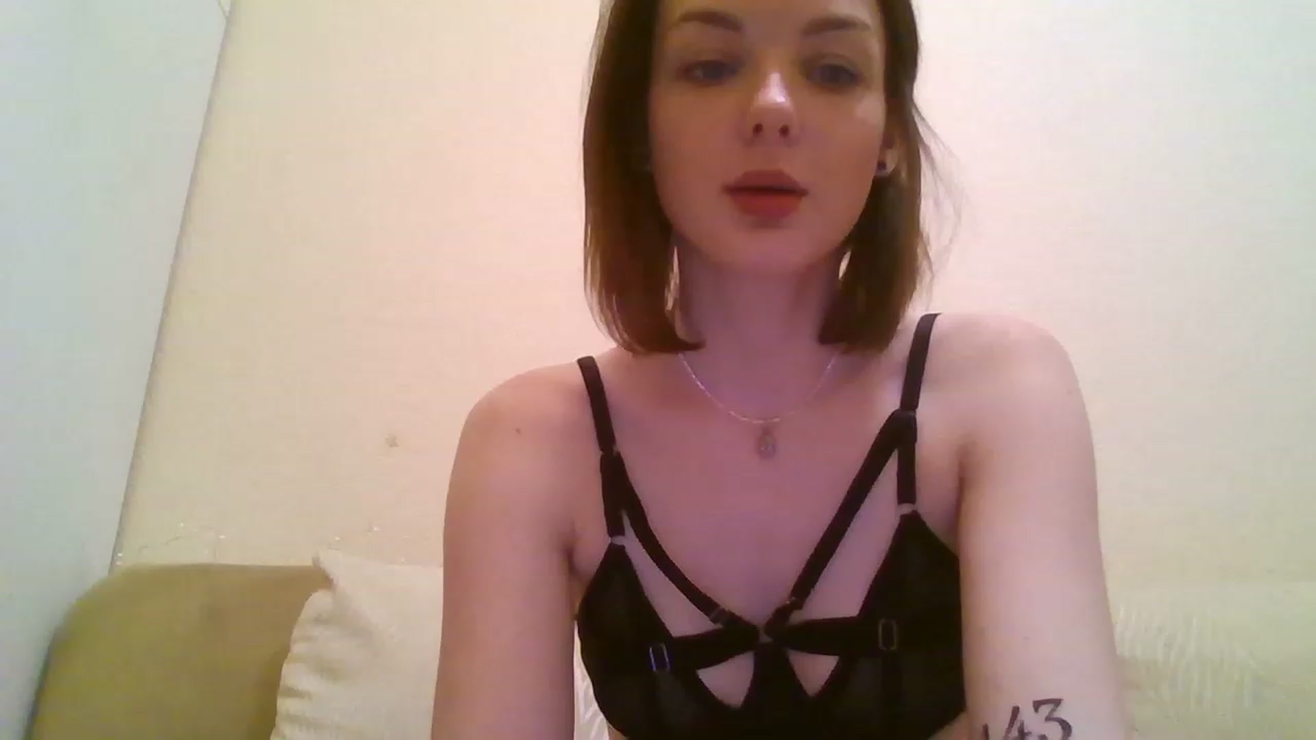 Gallery image thumbnail from RoxieSinner's myfreecams stream on, 12/18/2022, 19:13 image 17 of 20