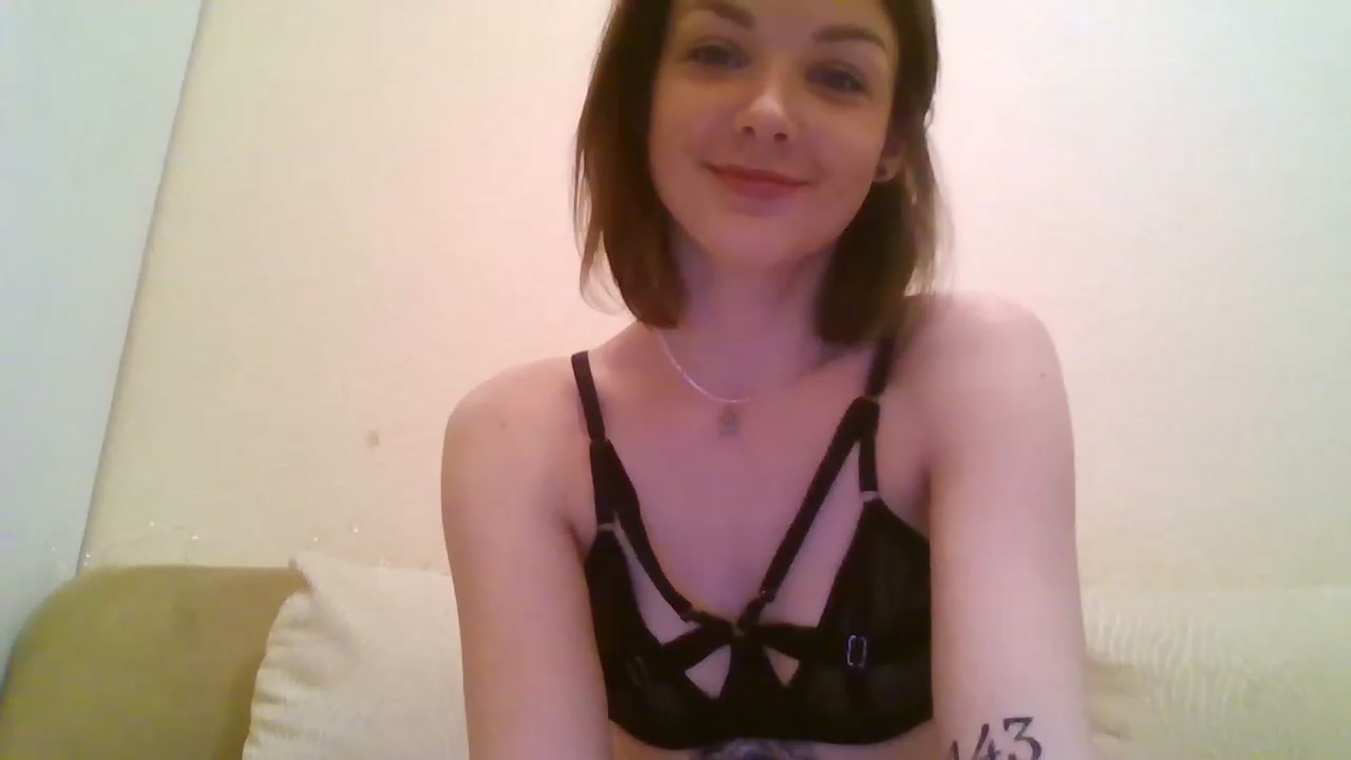Gallery image thumbnail from RoxieSinner's myfreecams stream on, 12/18/2022, 19:13 image 11 of 20