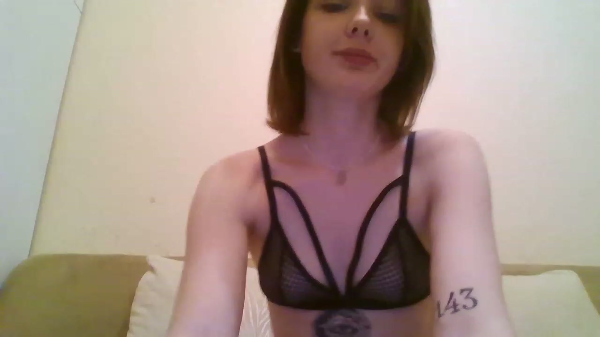 Gallery image thumbnail from RoxieSinner's myfreecams stream on, 12/20/2022, 14:08 image 5 of 20