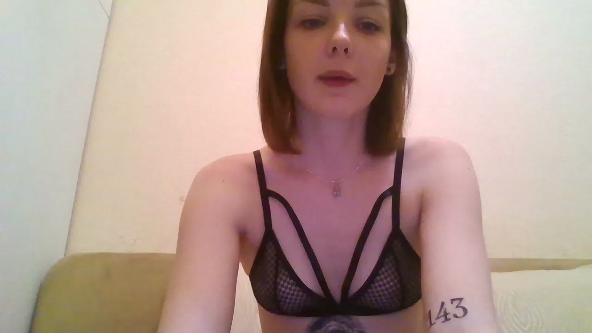 Gallery image thumbnail from RoxieSinner's myfreecams stream on, 12/20/2022, 16:10 image 5 of 20