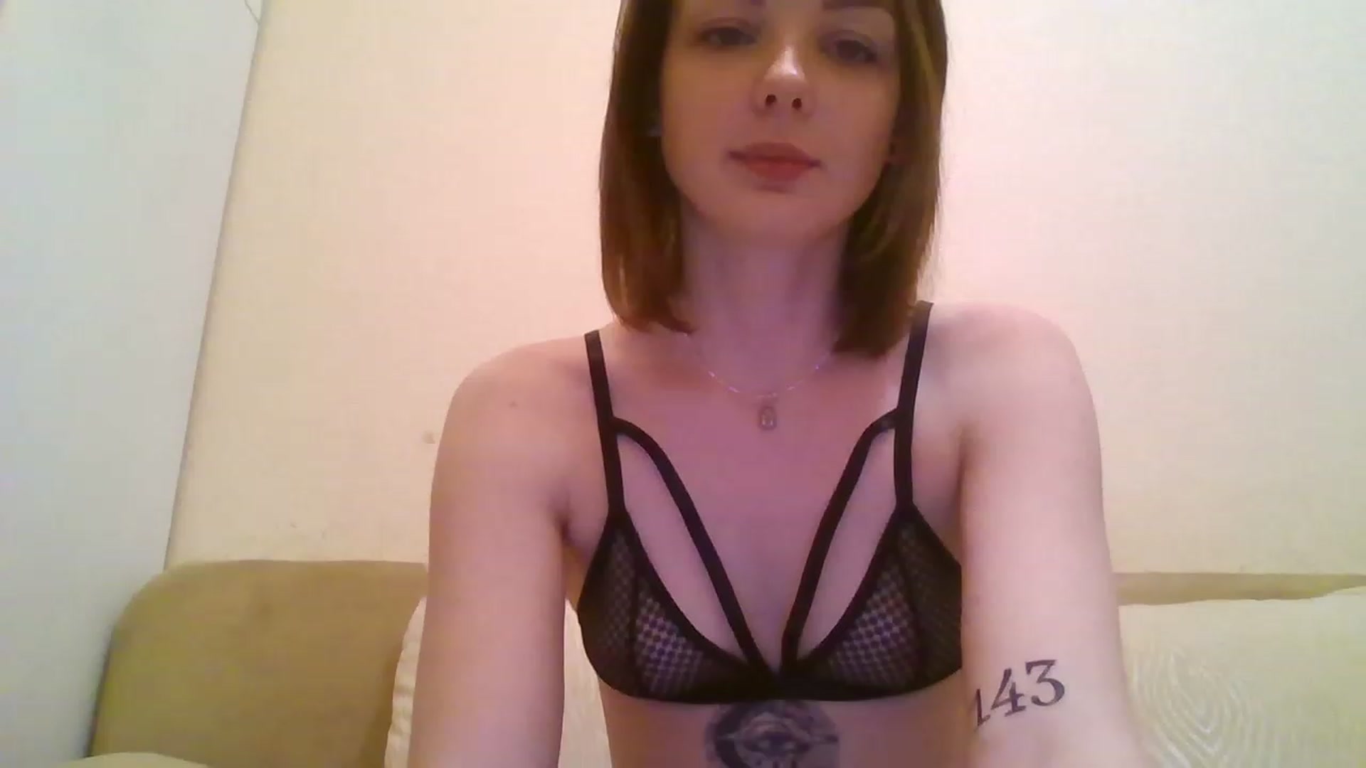 Gallery image thumbnail from RoxieSinner's myfreecams stream on, 12/20/2022, 16:10 image 2 of 20