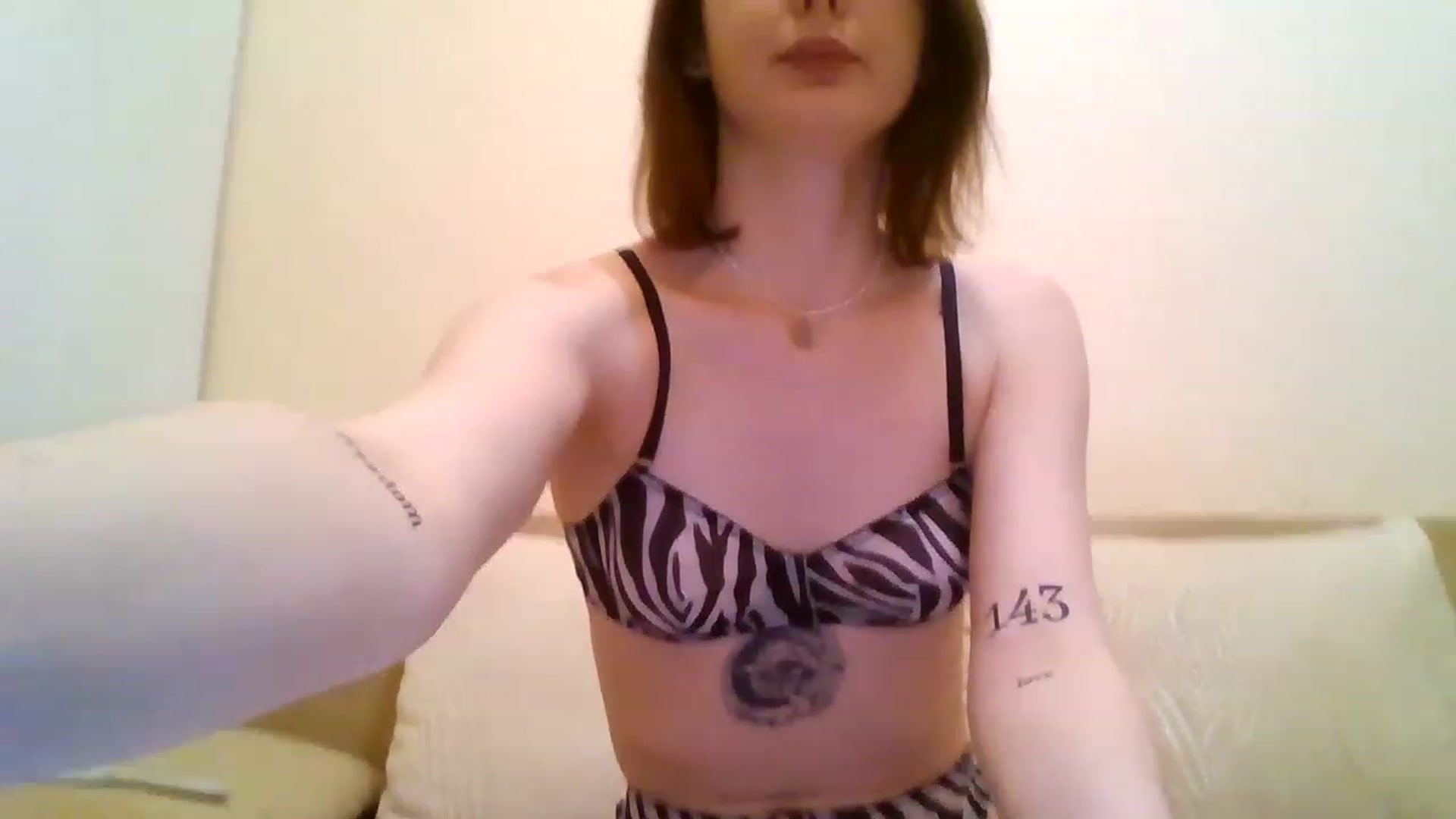 Gallery image thumbnail from RoxieSinner's myfreecams stream on, 12/24/2022, 15:08 image 9 of 20