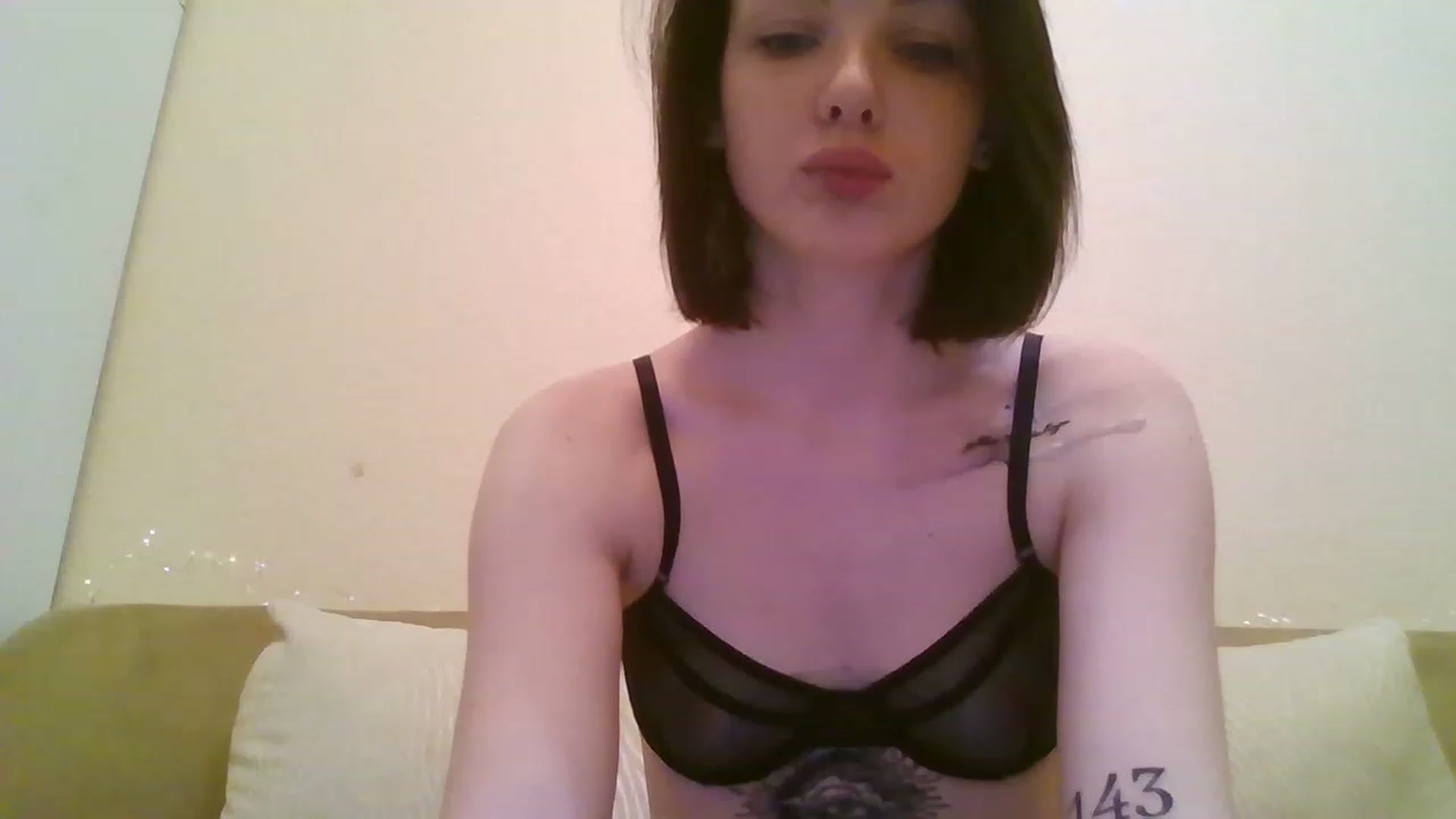 Gallery image thumbnail from RoxieSinner's myfreecams stream on, 12/29/2022, 13:08 image 2 of 20