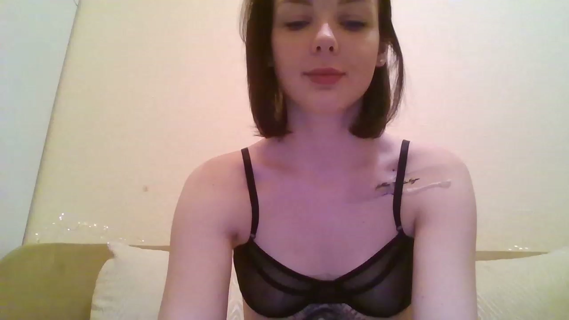 Gallery image thumbnail from RoxieSinner's myfreecams stream on, 12/29/2022, 13:28 image 18 of 20