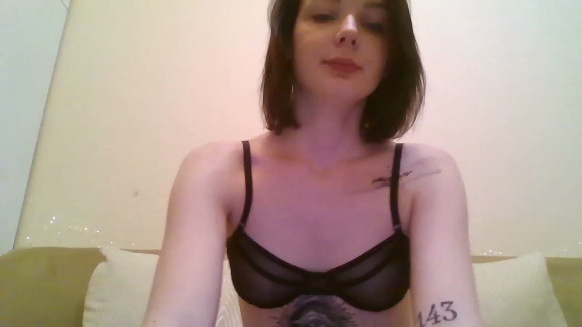 Gallery image thumbnail from RoxieSinner's myfreecams stream on, 12/29/2022, 15:59 image 1 of 20
