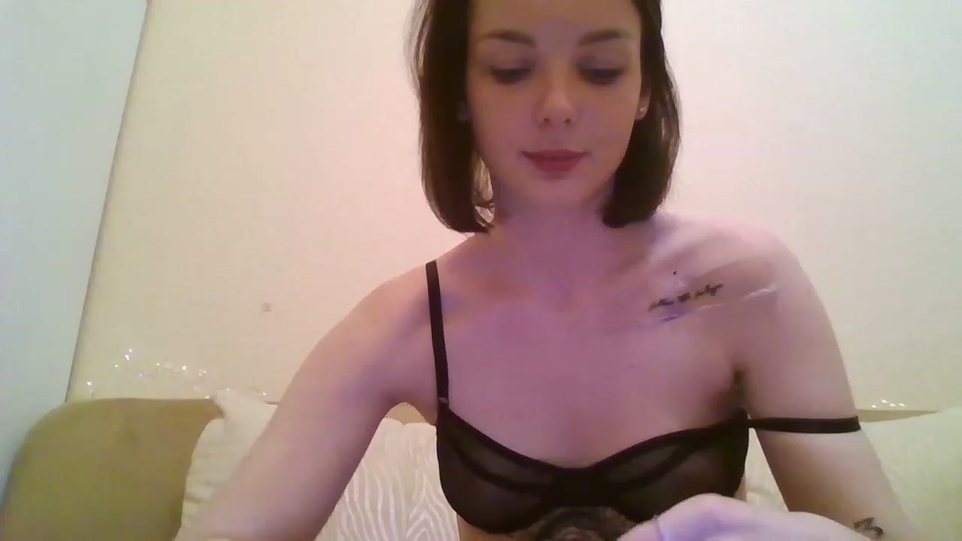 Gallery image thumbnail from RoxieSinner's myfreecams stream on, 12/29/2022, 16:58 image 14 of 20