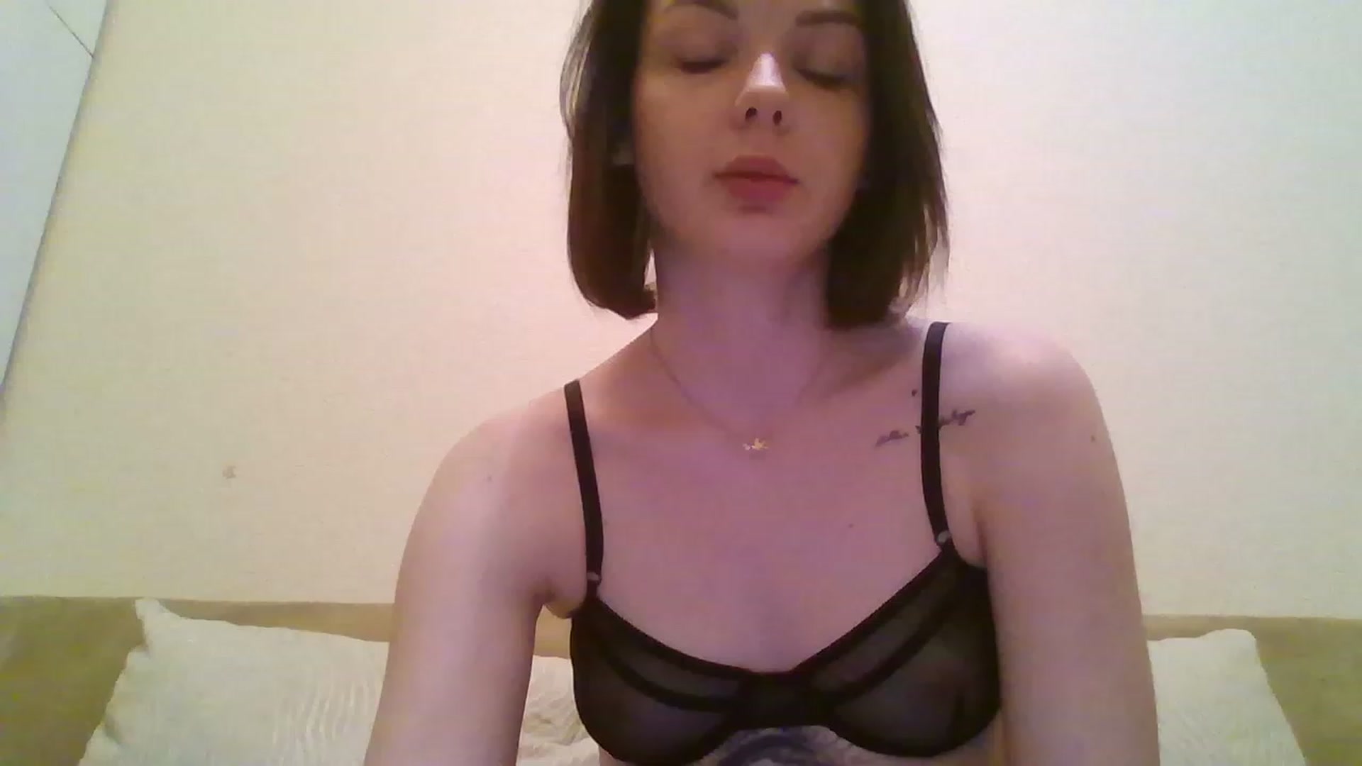 Gallery image thumbnail from RoxieSinner's myfreecams stream on, 01/31/2023, 15:12 image 8 of 20