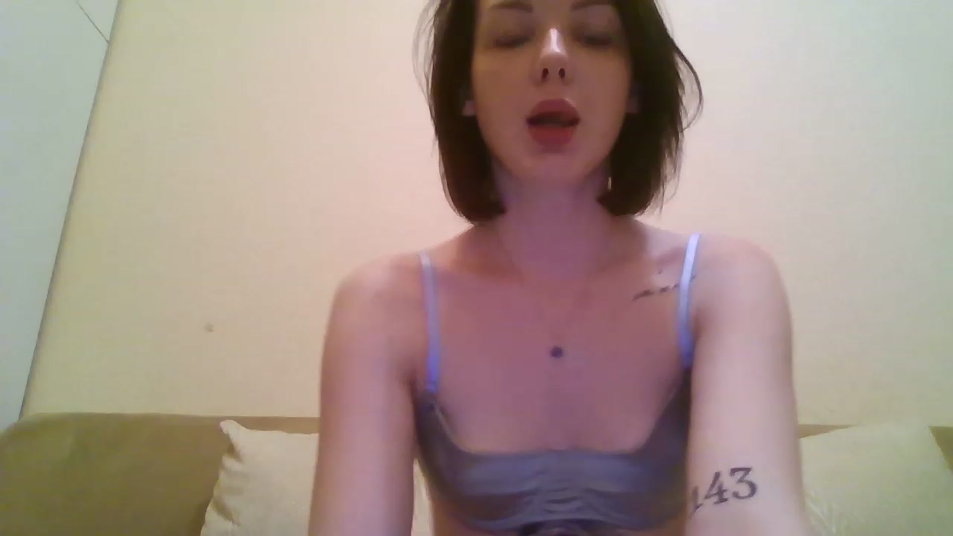 Gallery image thumbnail from RoxieSinner's myfreecams stream on, 02/01/2023, 16:22 image 9 of 20