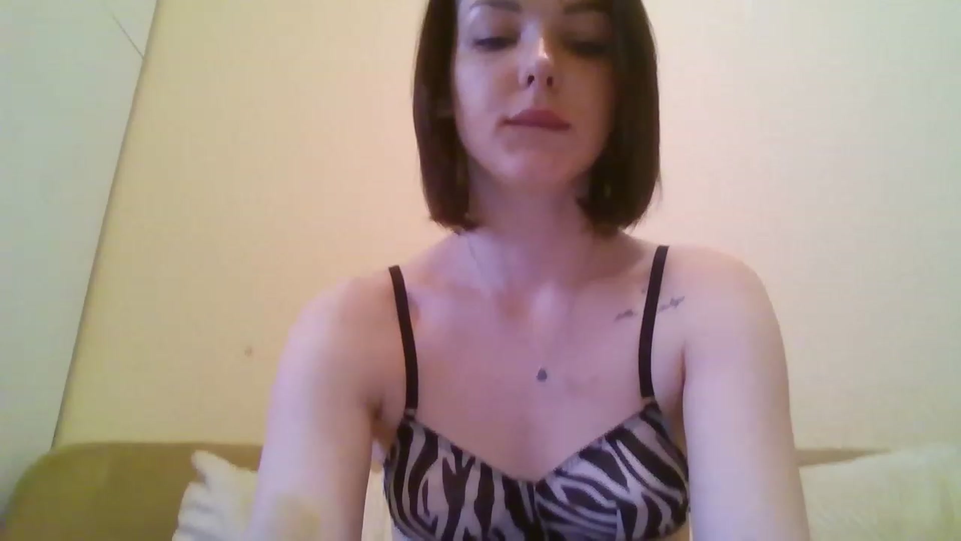 Gallery image thumbnail from RoxieSinner's myfreecams stream on, 02/15/2023, 11:05 image 15 of 20