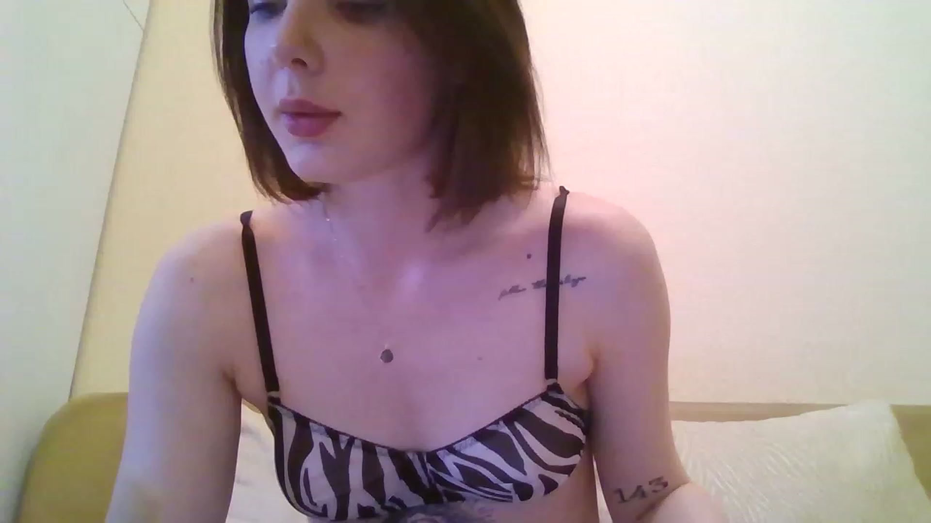 Gallery image thumbnail from RoxieSinner's myfreecams stream on, 02/15/2023, 12:43 image 4 of 20