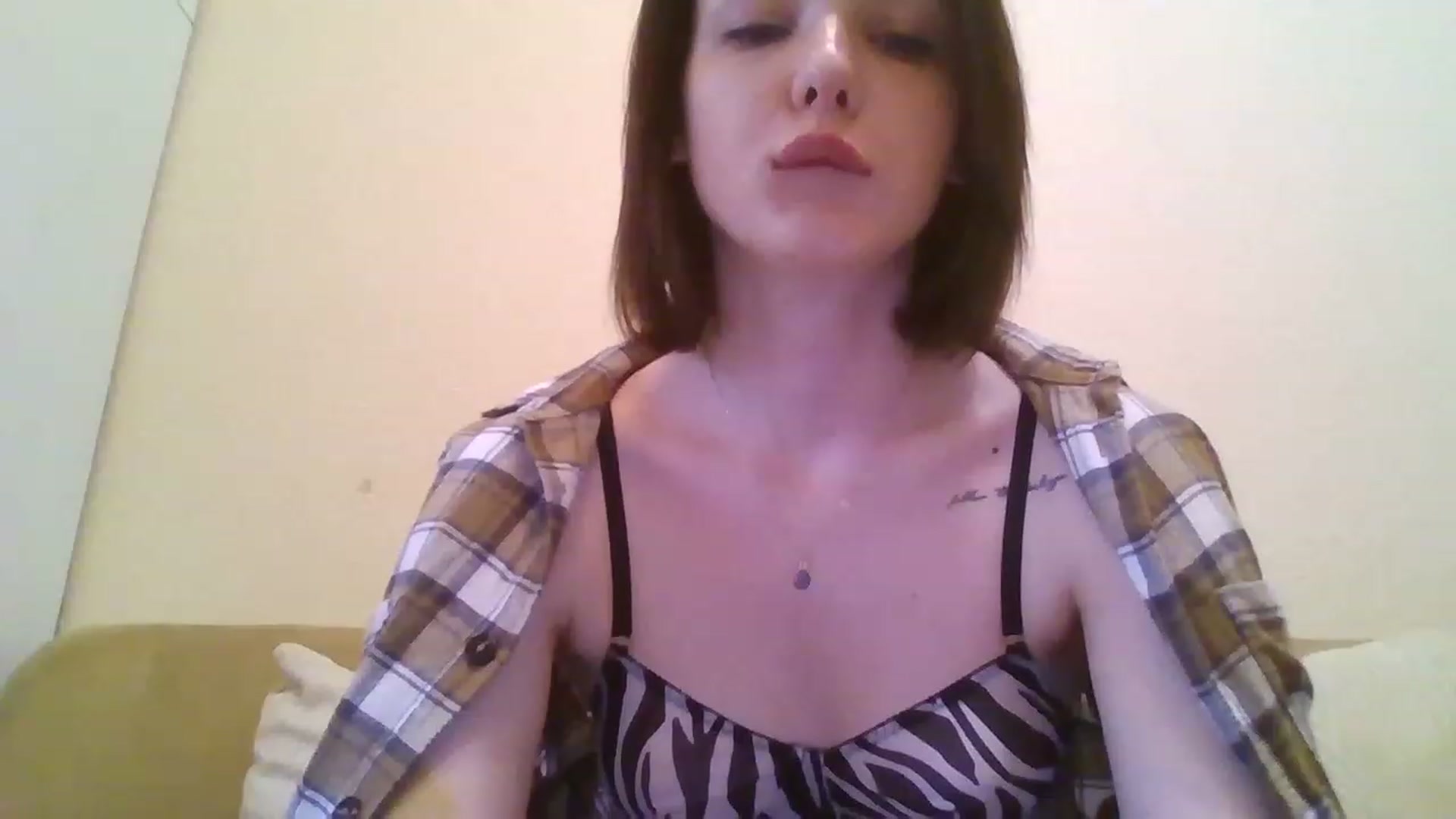 Gallery image thumbnail from RoxieSinner's myfreecams stream on, 02/15/2023, 14:06 image 16 of 20